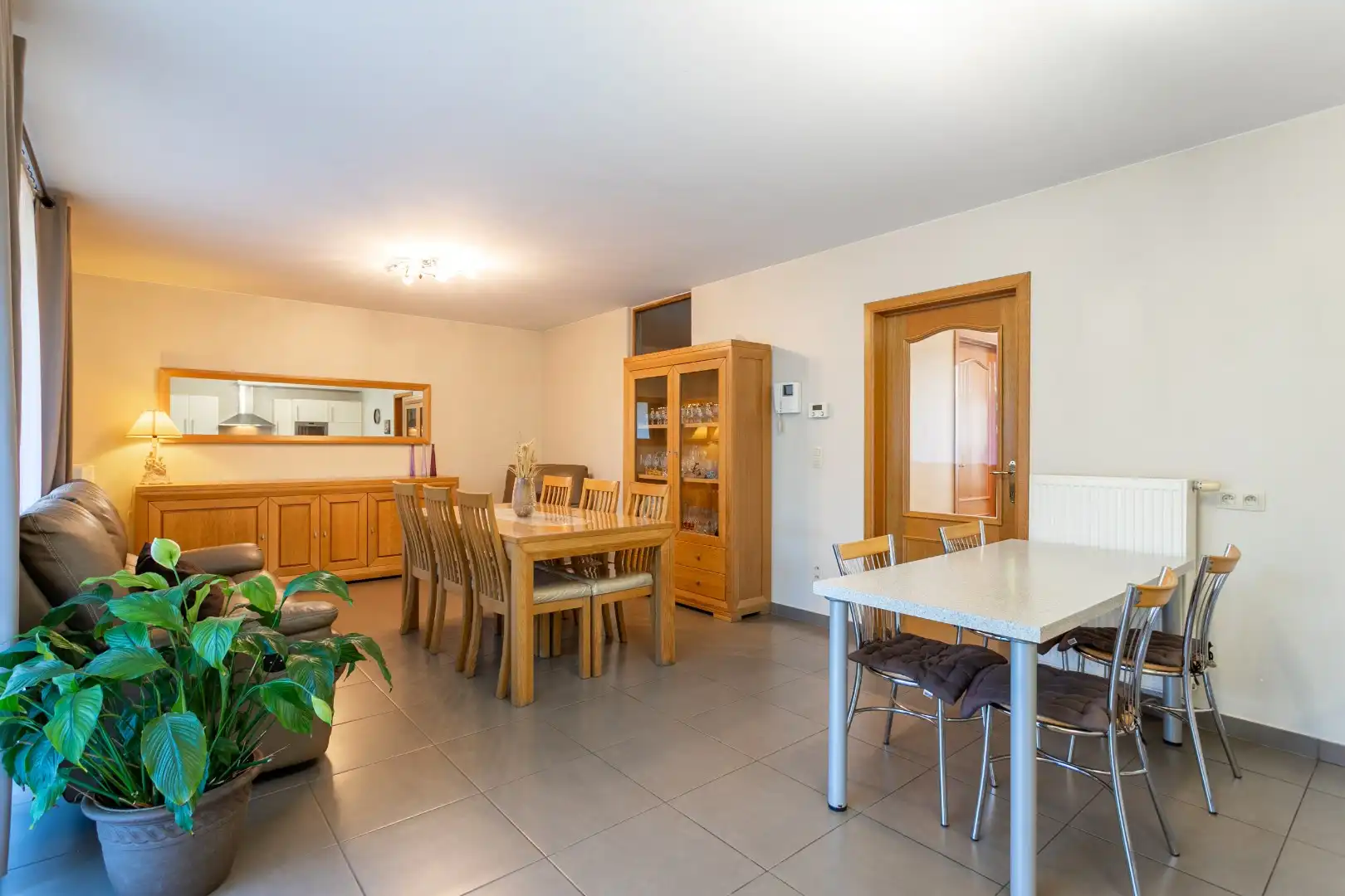 Appartement met 2 slpk, ruim terras en kelder foto 2