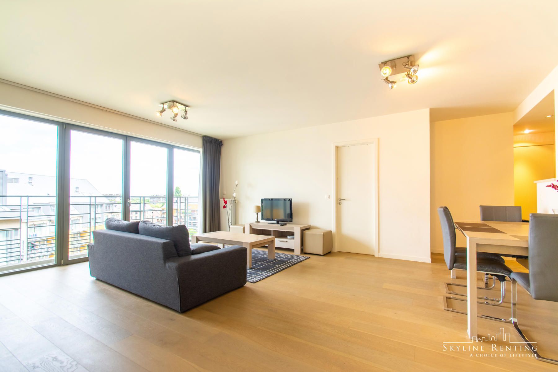 Mooi gemeubeld app. - 2 Kamers + TERRAS!! foto 2