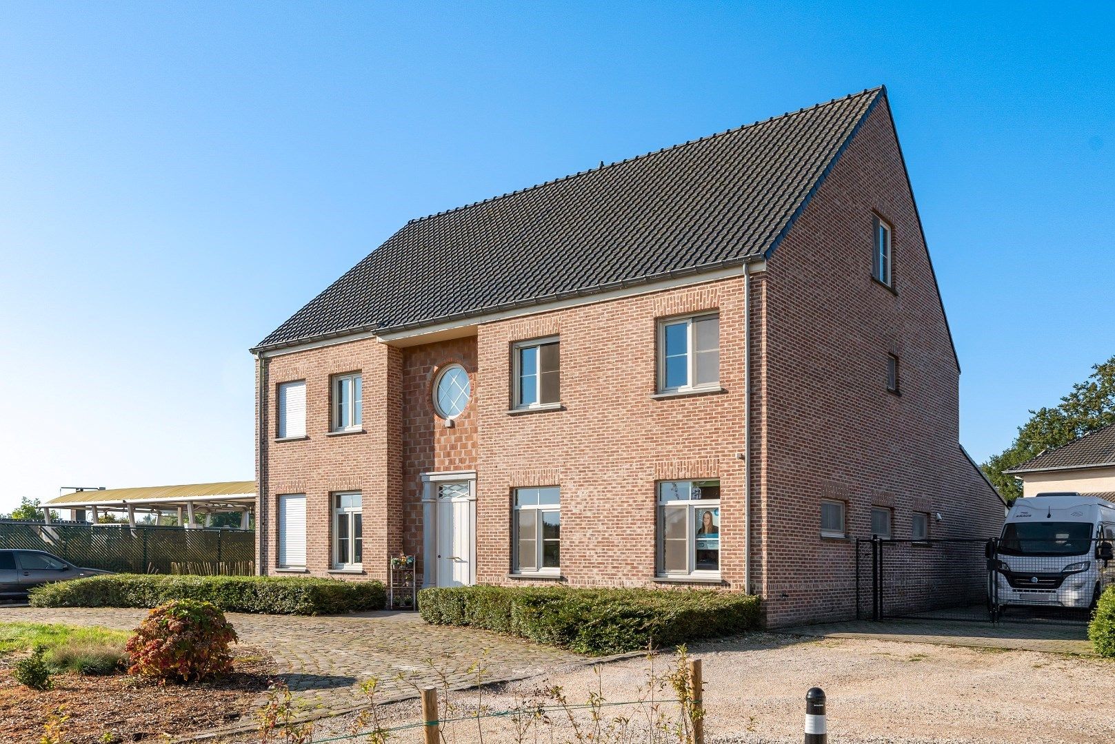 Ruime  open bebouwing met 7 slaapkamers of Kangoeroe woning foto {{pictureIndex}}