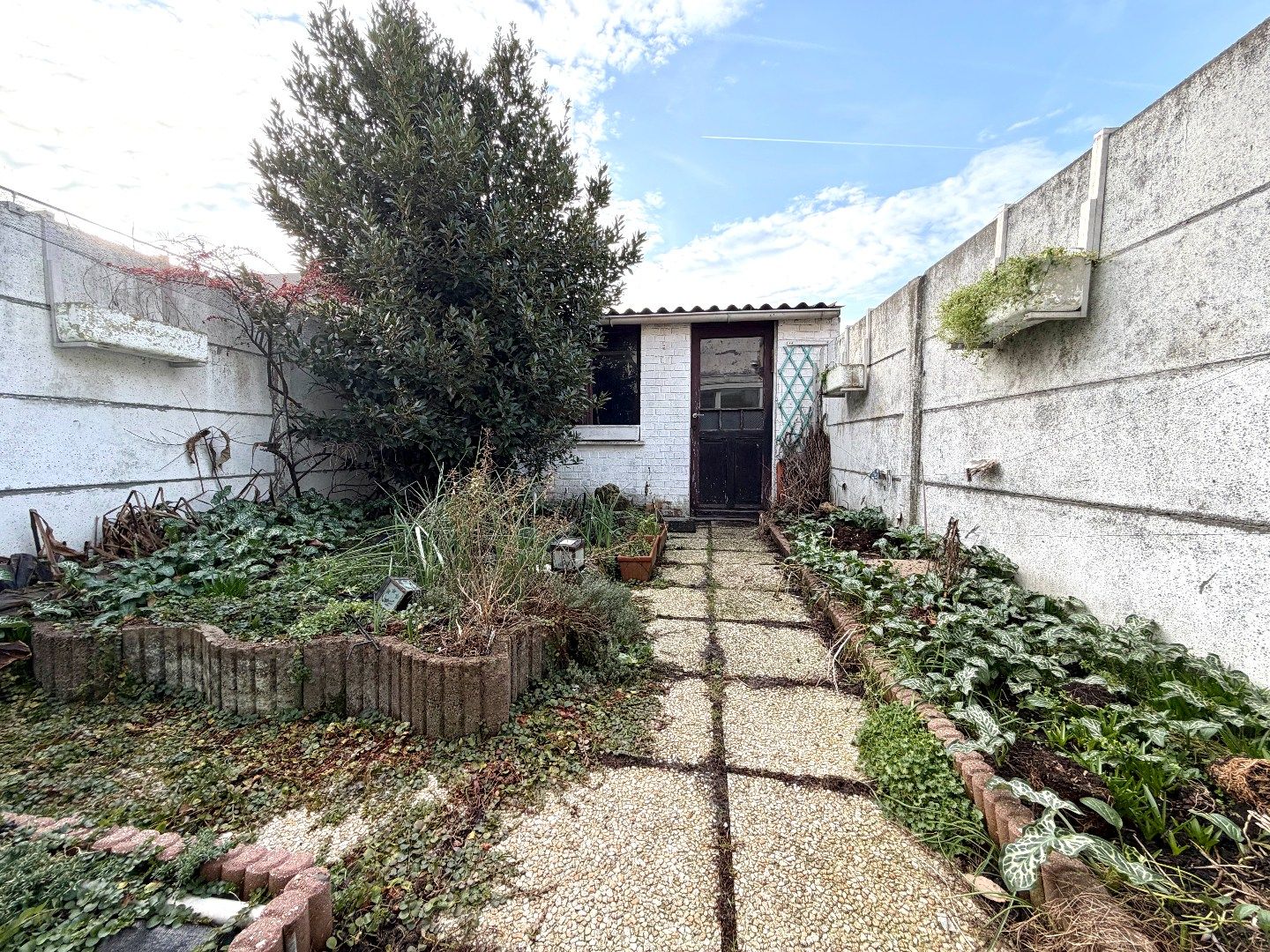 Te renoveren rijwoning met 4 slaapkamers en tuin in Kortrijk foto 16