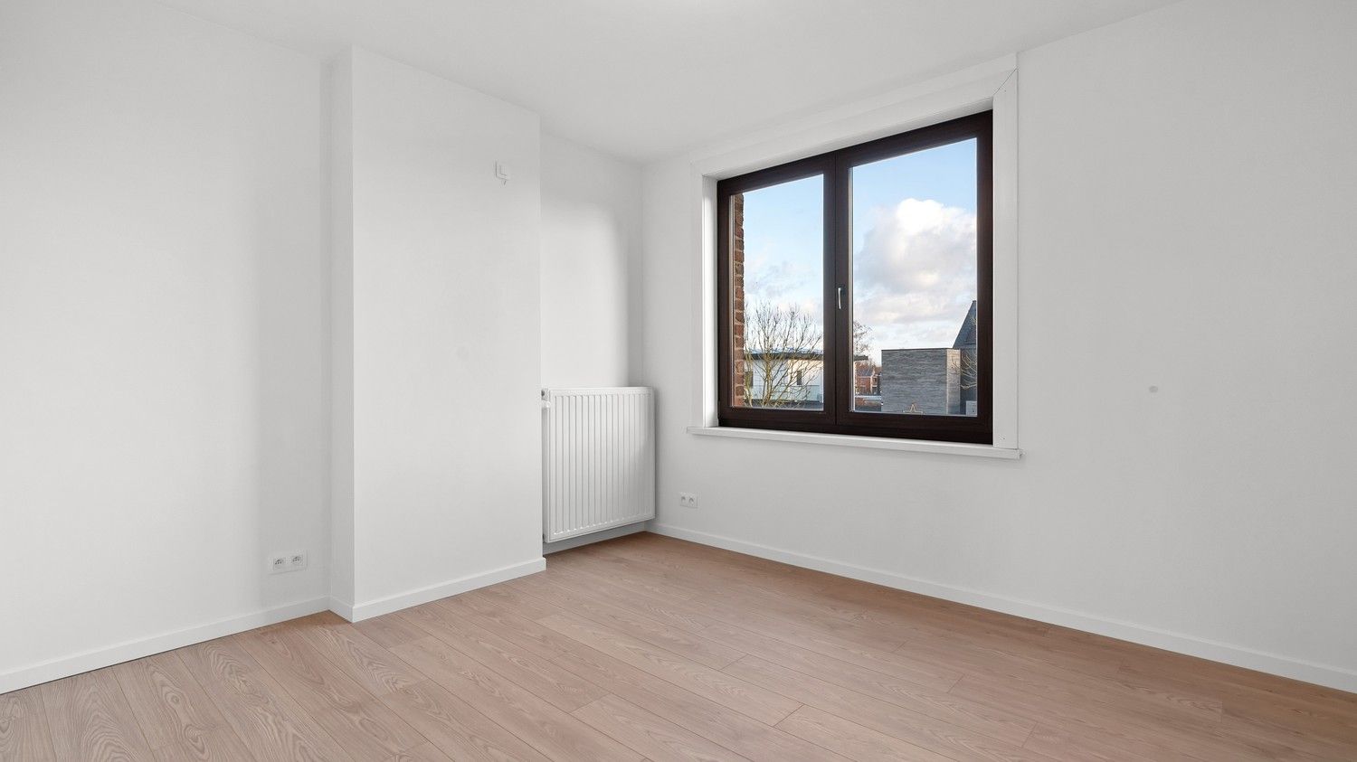 Volledig gerenoveerde woning met 3 slaapkamers en tuin. foto 9