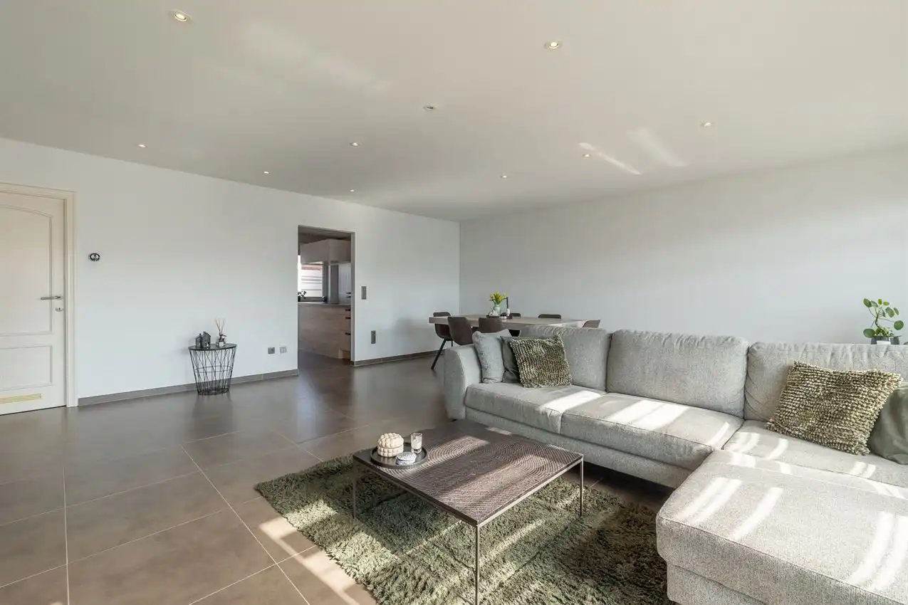 Appartement met twee slaapkamers, terras en autostaanplaats te midden van centrum foto 6