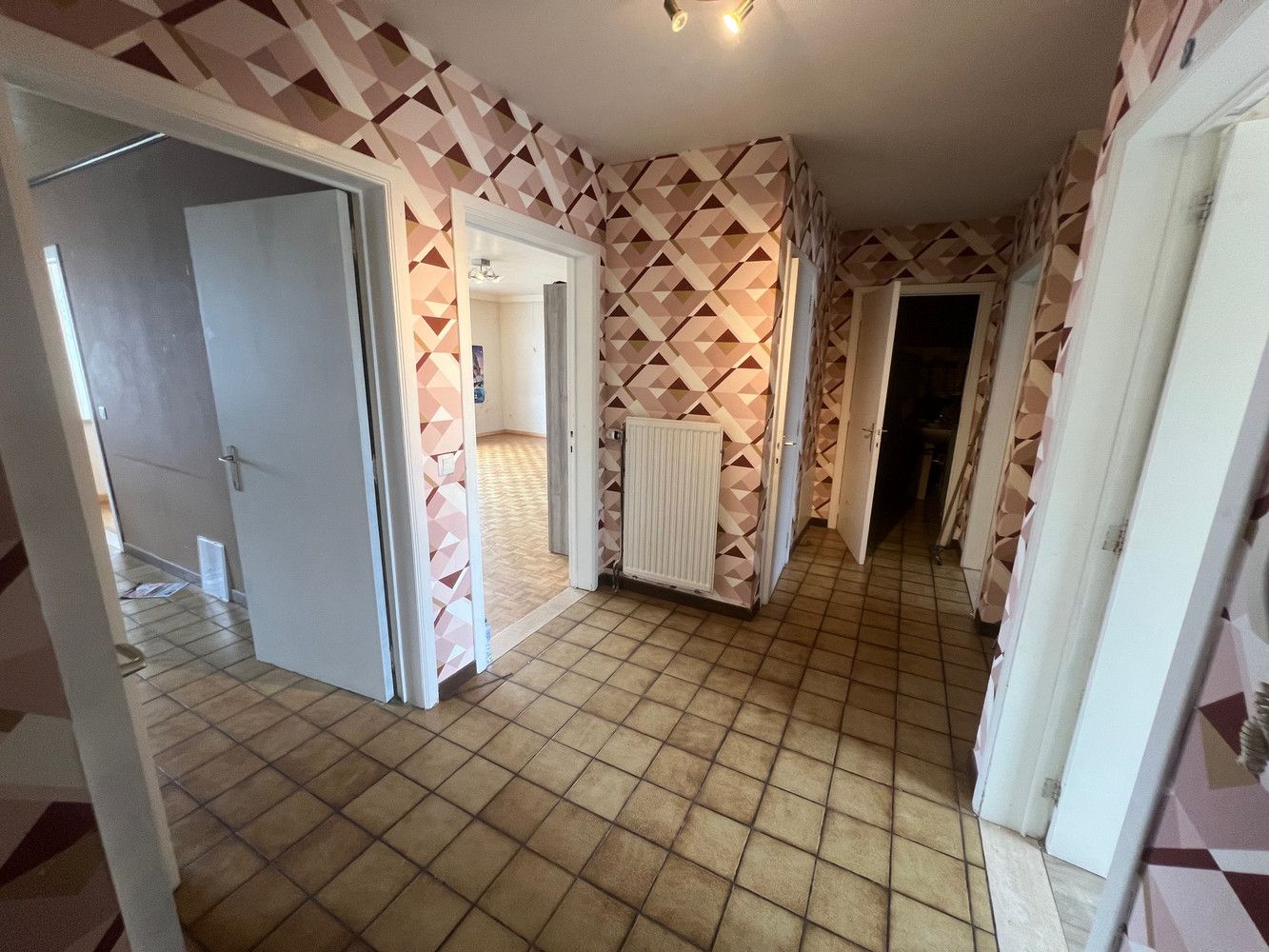 Twee slaapkamer appartement met ruime garage foto 2