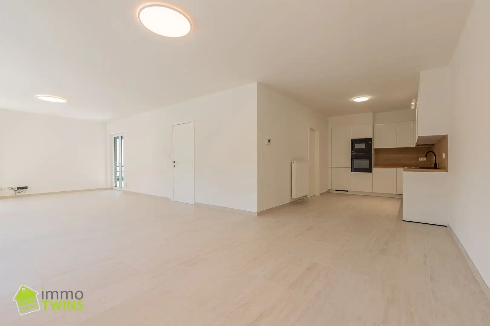 Ruim totaal gerenoveerd appartement van 119 m² met terras, staanplaats en garage te Appels bij Dendermonde foto {{pictureIndex}}