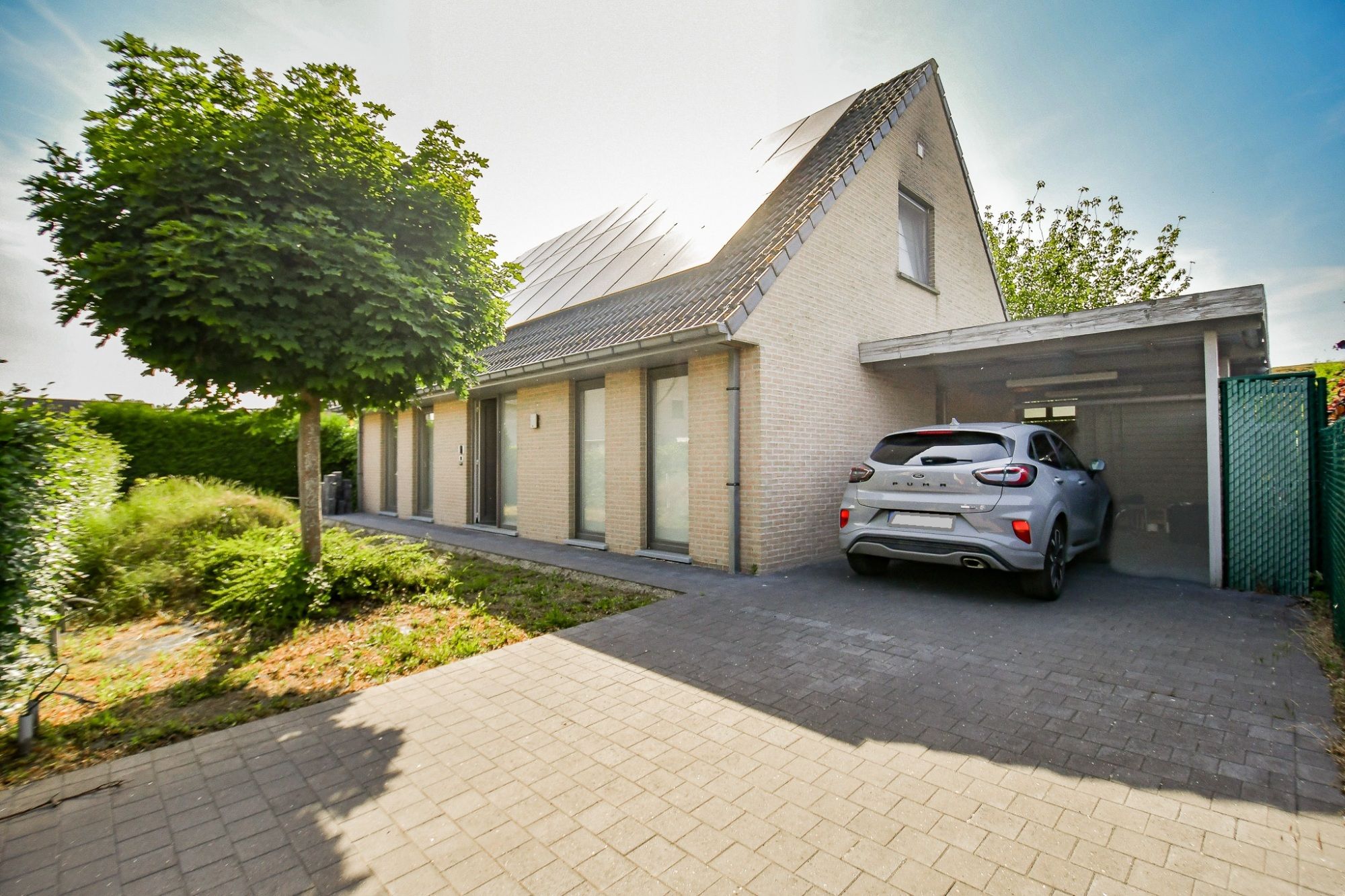 Centraal gelegen ruime energiezuinige woning (ENERGIELABEL A) foto {{pictureIndex}}
