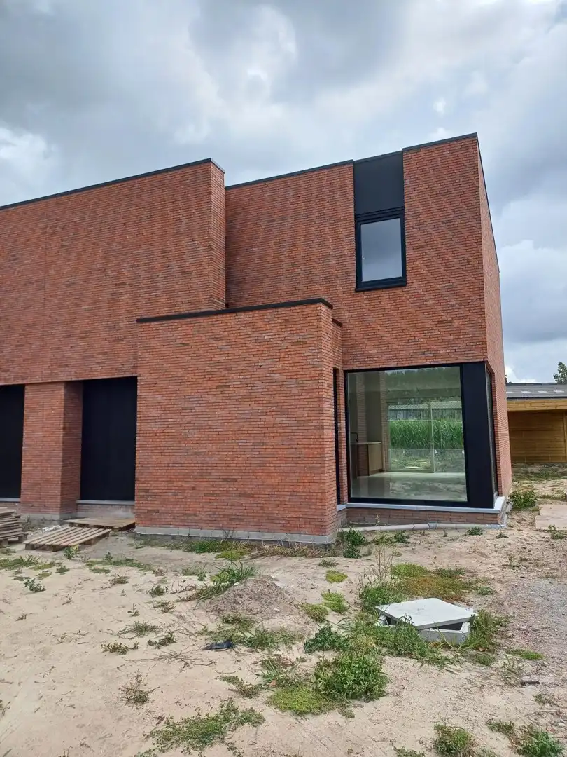 Twee energiezuinige nieuwbouwwoning met carport. foto {{pictureIndex}}