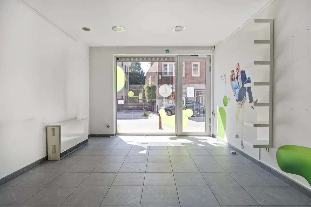Gunstig gelegen handelspand in centrum Bilzen. foto 5