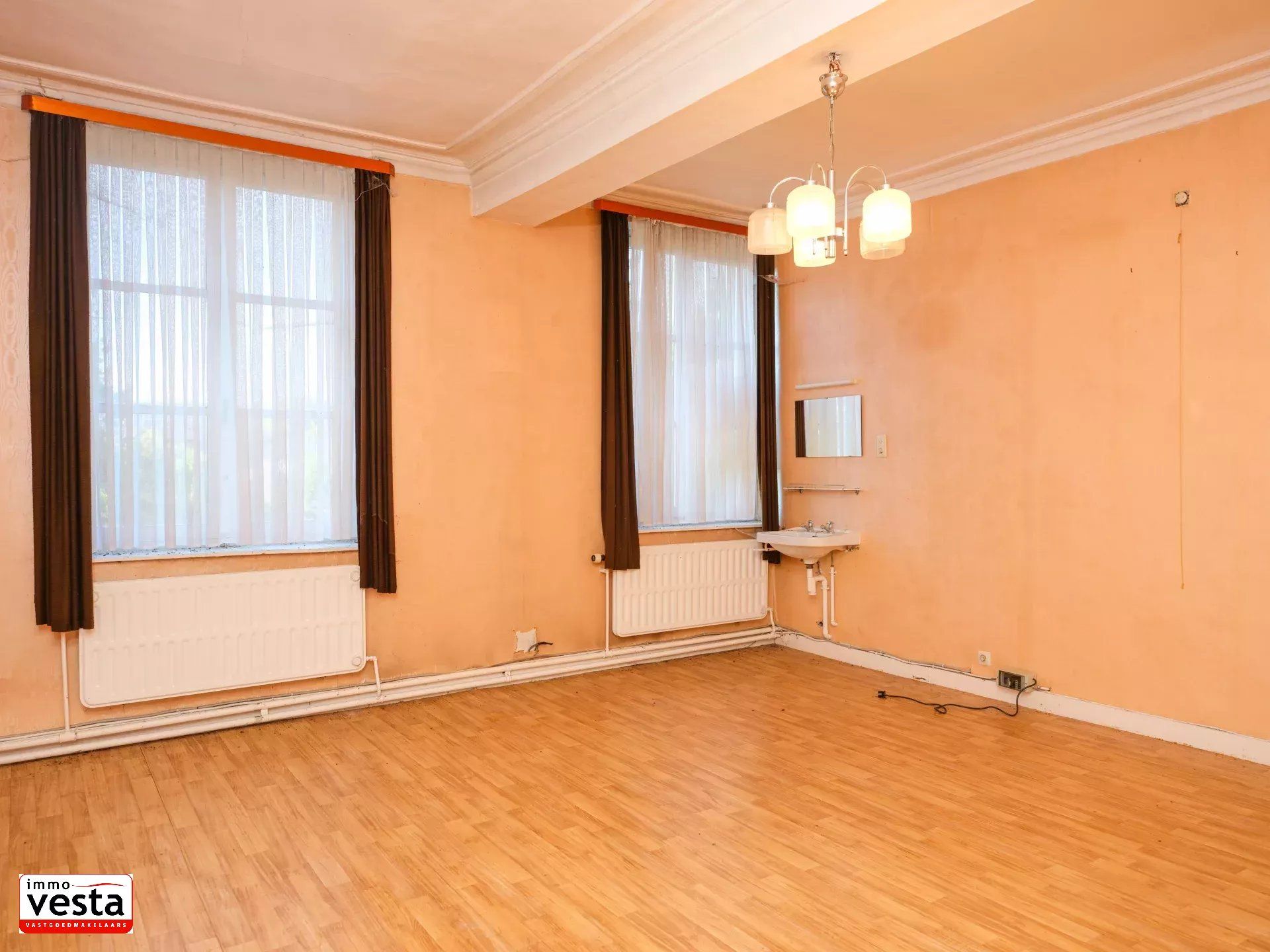 Voormalige pastorie met tal van mogelijkheden foto 27