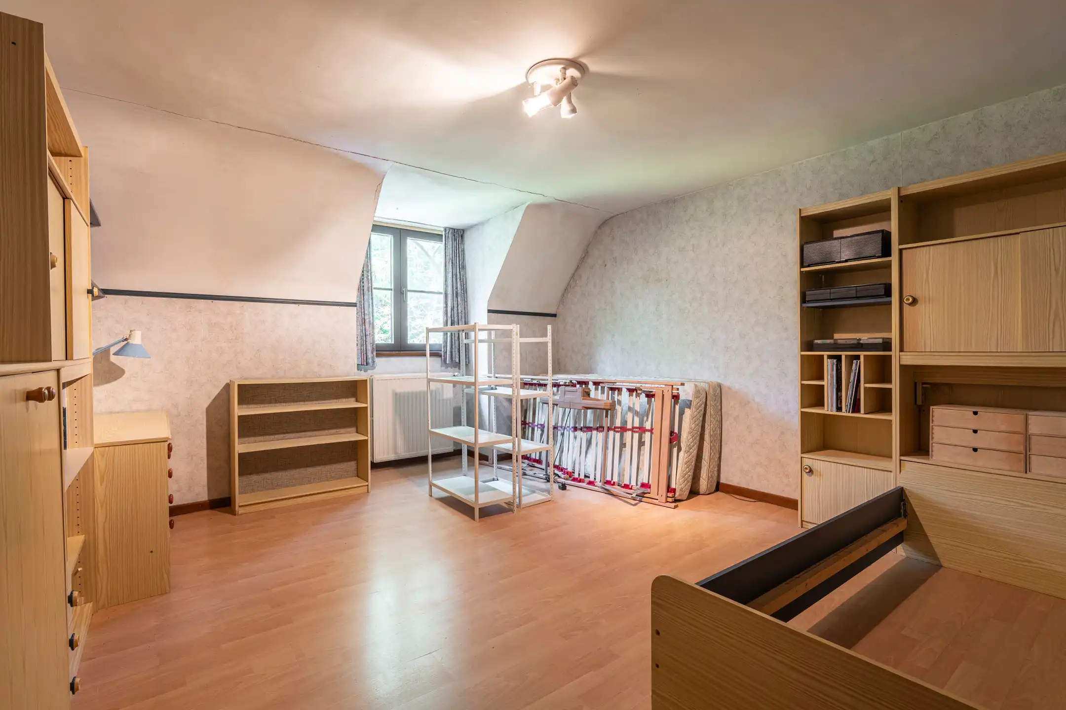 Te renoveren woning met 6 slpk. op 2.581 m² foto 19