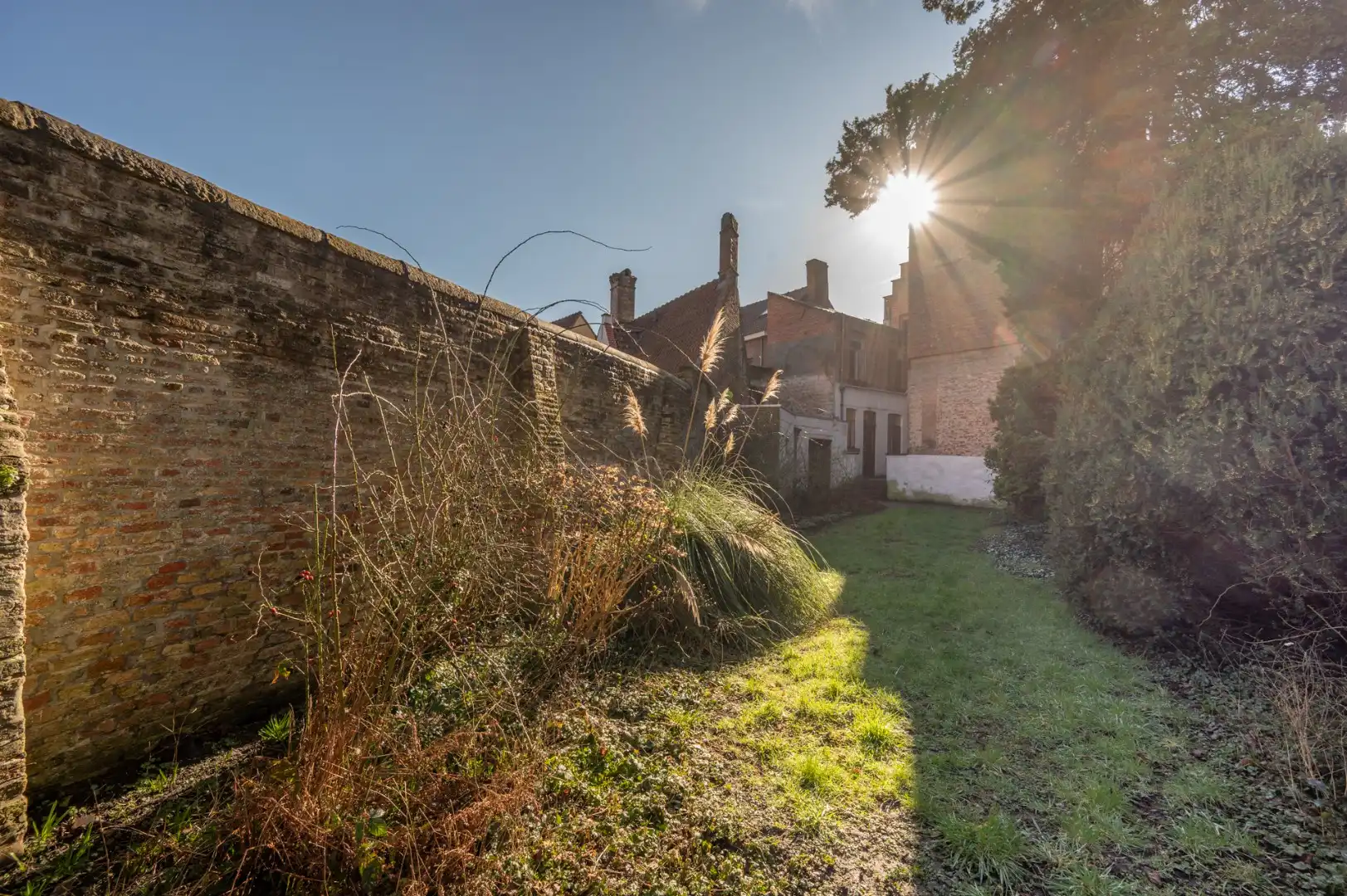 Prachtig pand aan het water met 5 slaapkamers en mooie tuin! foto 22