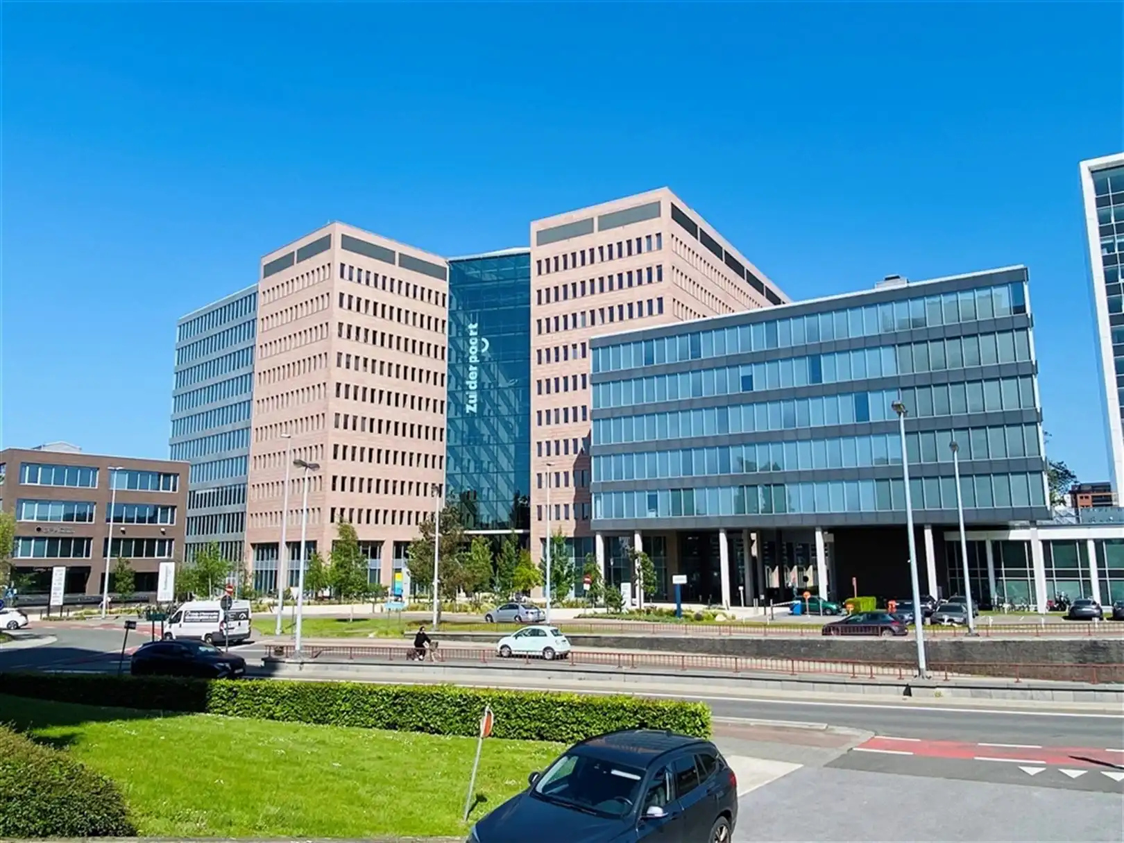 Kantoren aan het op- en afrittencomplex Gent-Zuid vanaf 437m² tot 2.136 m² foto 2