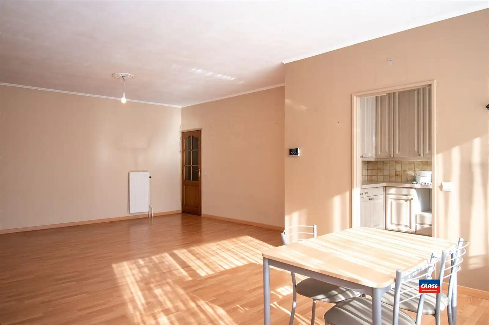 !!! VERKOCHT ONDER VOORWAARDEN !!! Gelijkvloersapp. met 2 slpks, tuin + garage foto 4