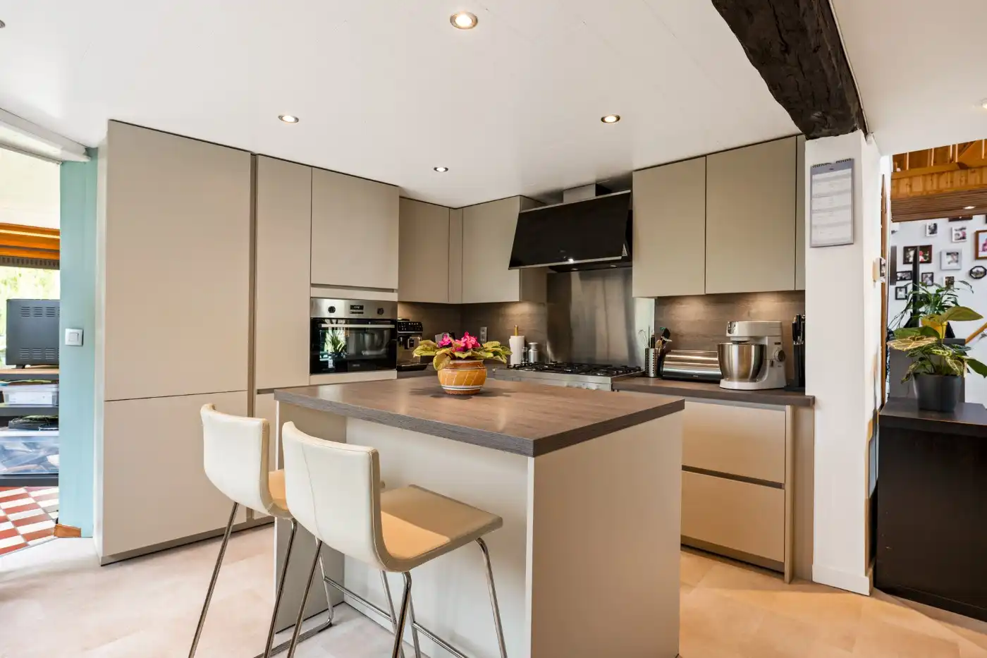 Top gelegen, charmante, vrijstaande woning met 3 slpk. en prachtige zuid-tuin foto 8