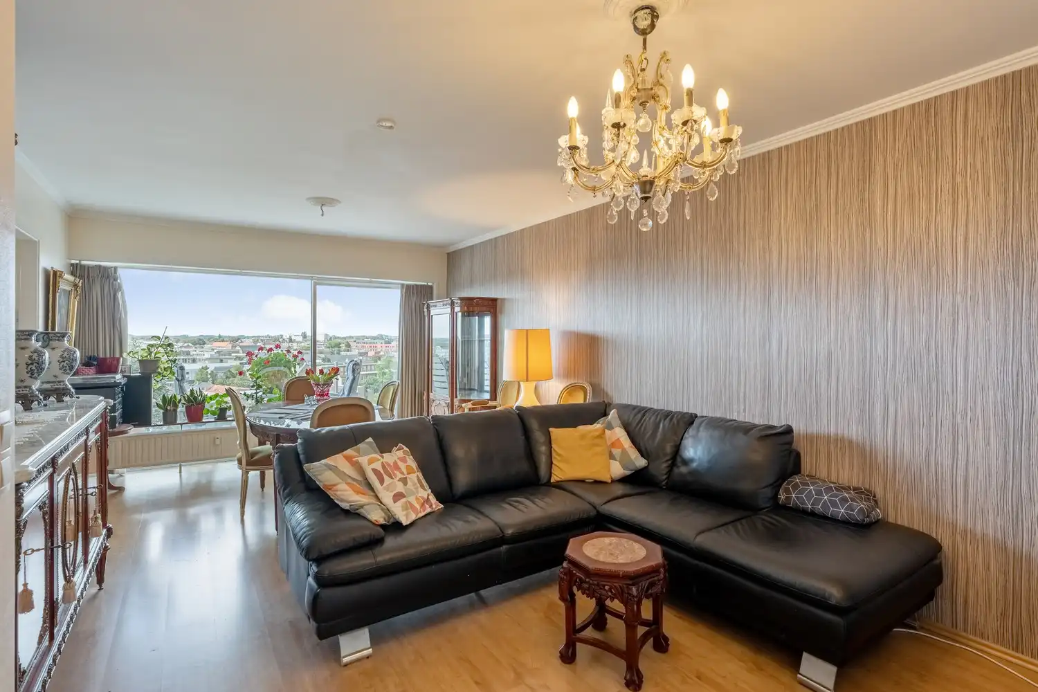 Appartement met garage en kelder op gunstige locatie! foto 3