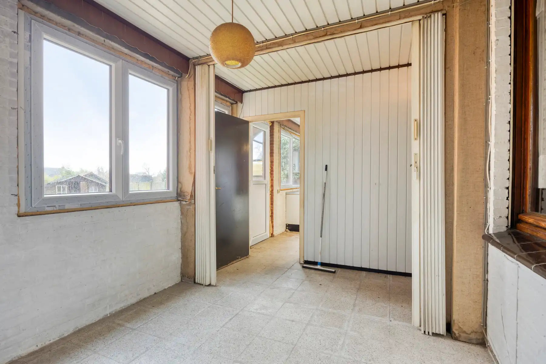 Handelshuis met woonst en ruime tuin foto 17