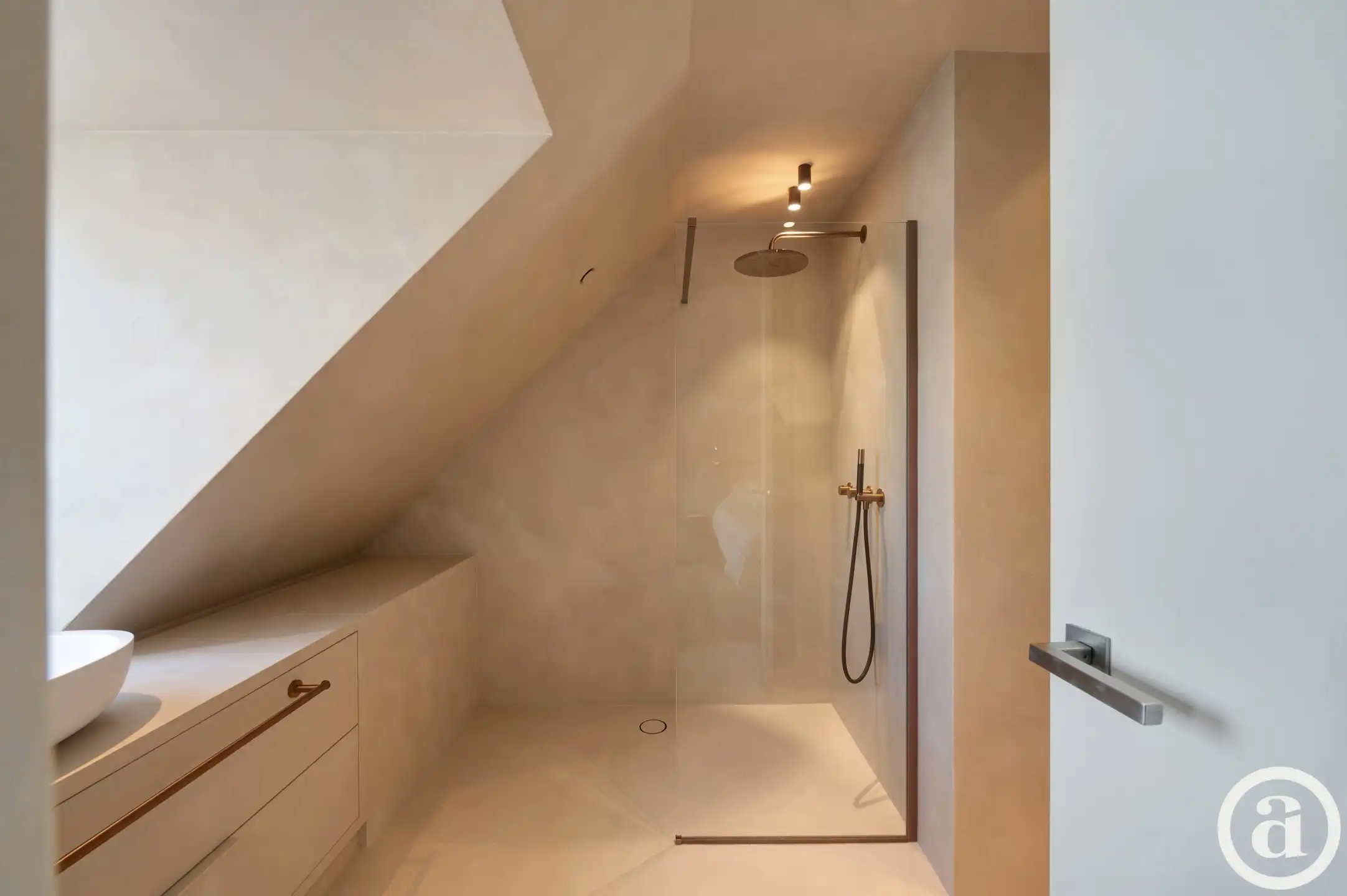 Zonnige penthouse met ruime terrassen en zijdelings zeezicht foto 15