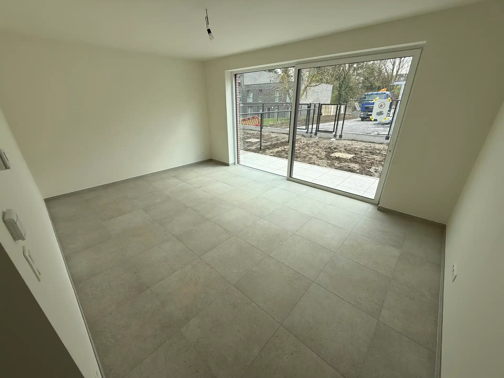 Nieuwbouwwoning met 3 slaapkamers, tuin en carport foto 5