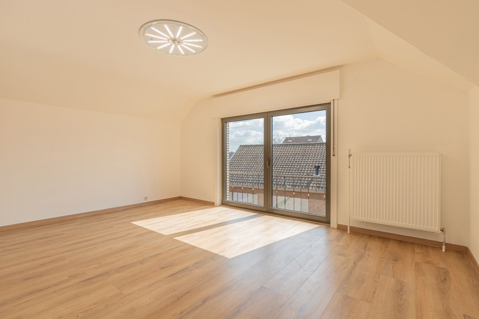 Villa op 10a met 5 slaapkamers, grote tuin, dubbele garage! foto 13