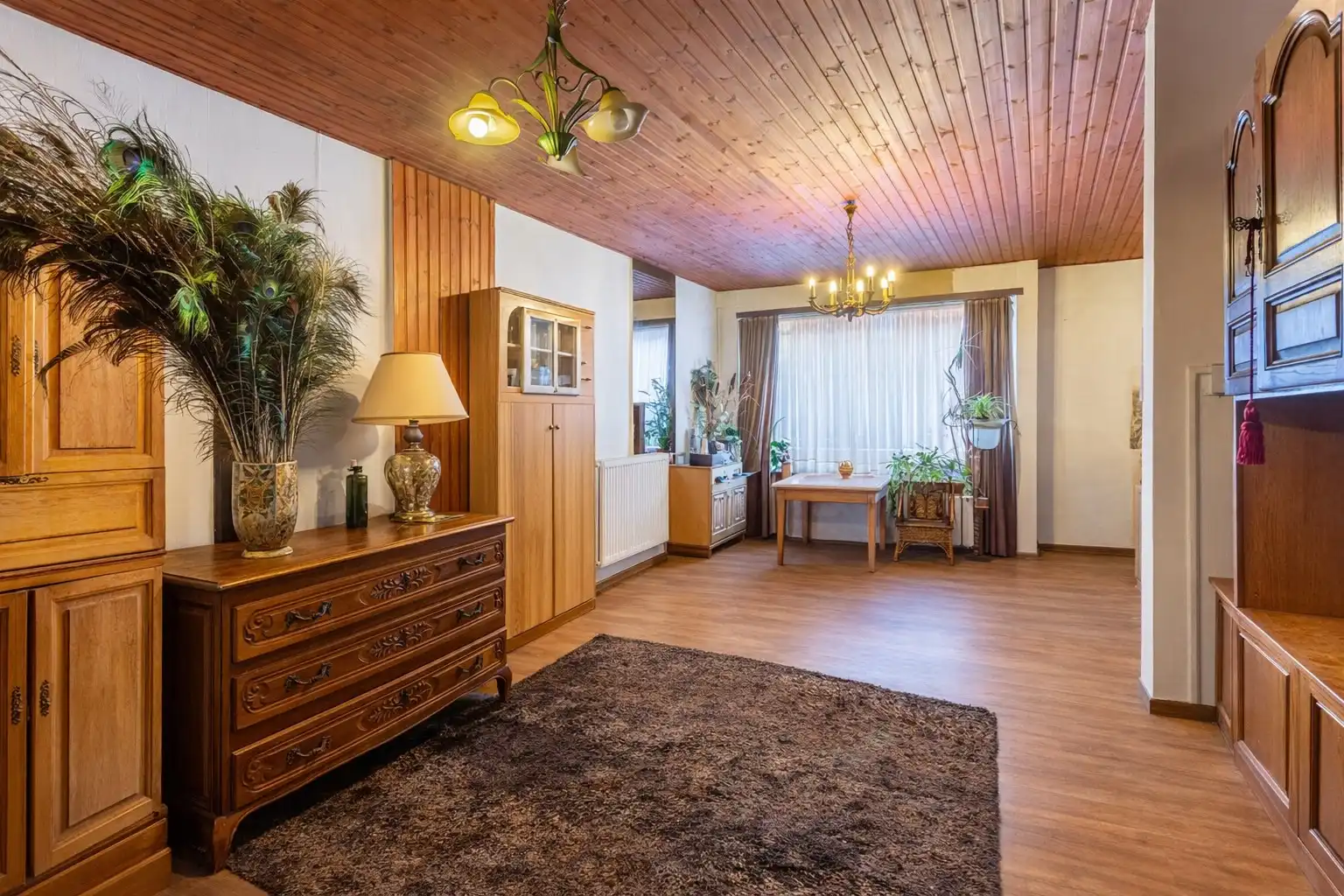 Ruime te renoveren woning met top potentieel en zwembad foto 7