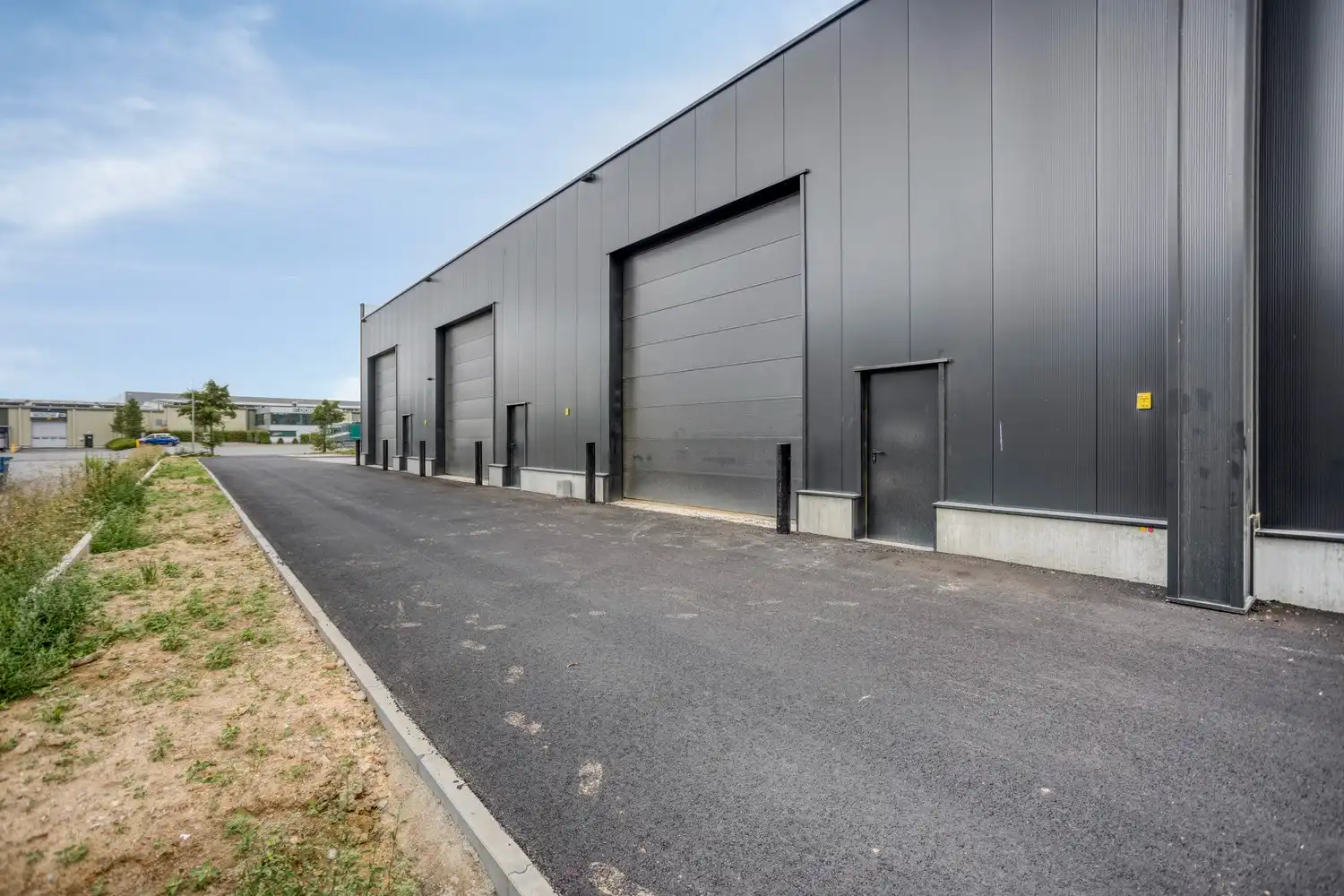 Nieuwbouwloods van 430 m² op toplocatie in Europark, Lanaken, te huur! foto 2