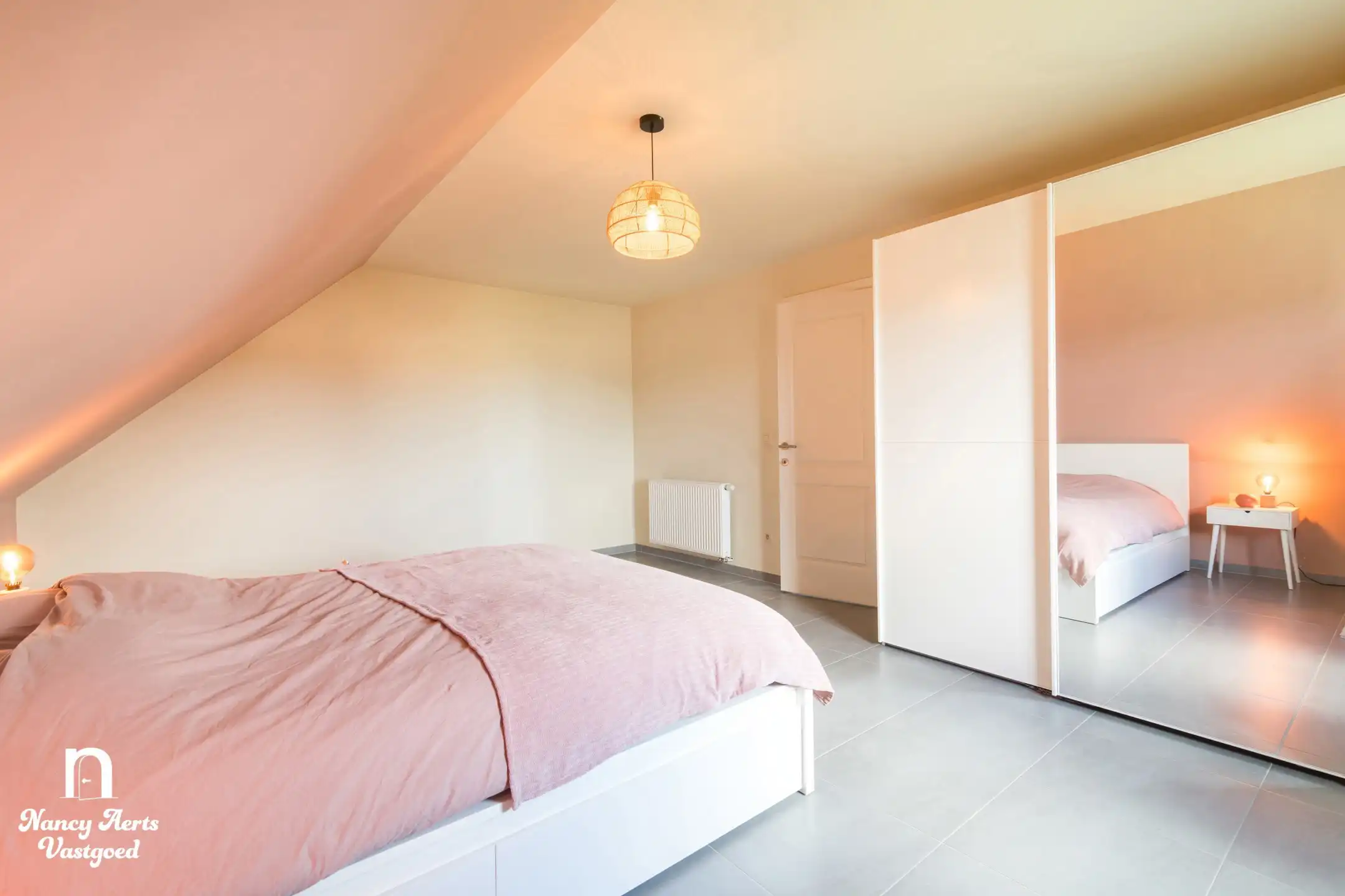 Instapklaar duplex-appartement met terras en 2 parkings foto 17