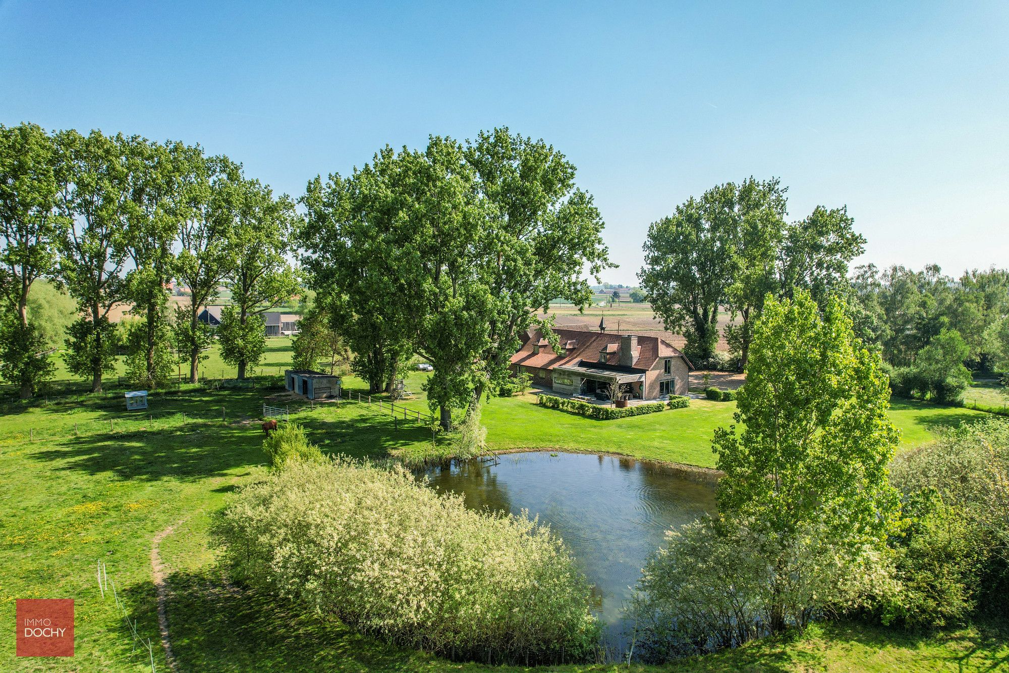 Recent vernieuwd landhuis op ca. 1,5ha foto {{pictureIndex}}