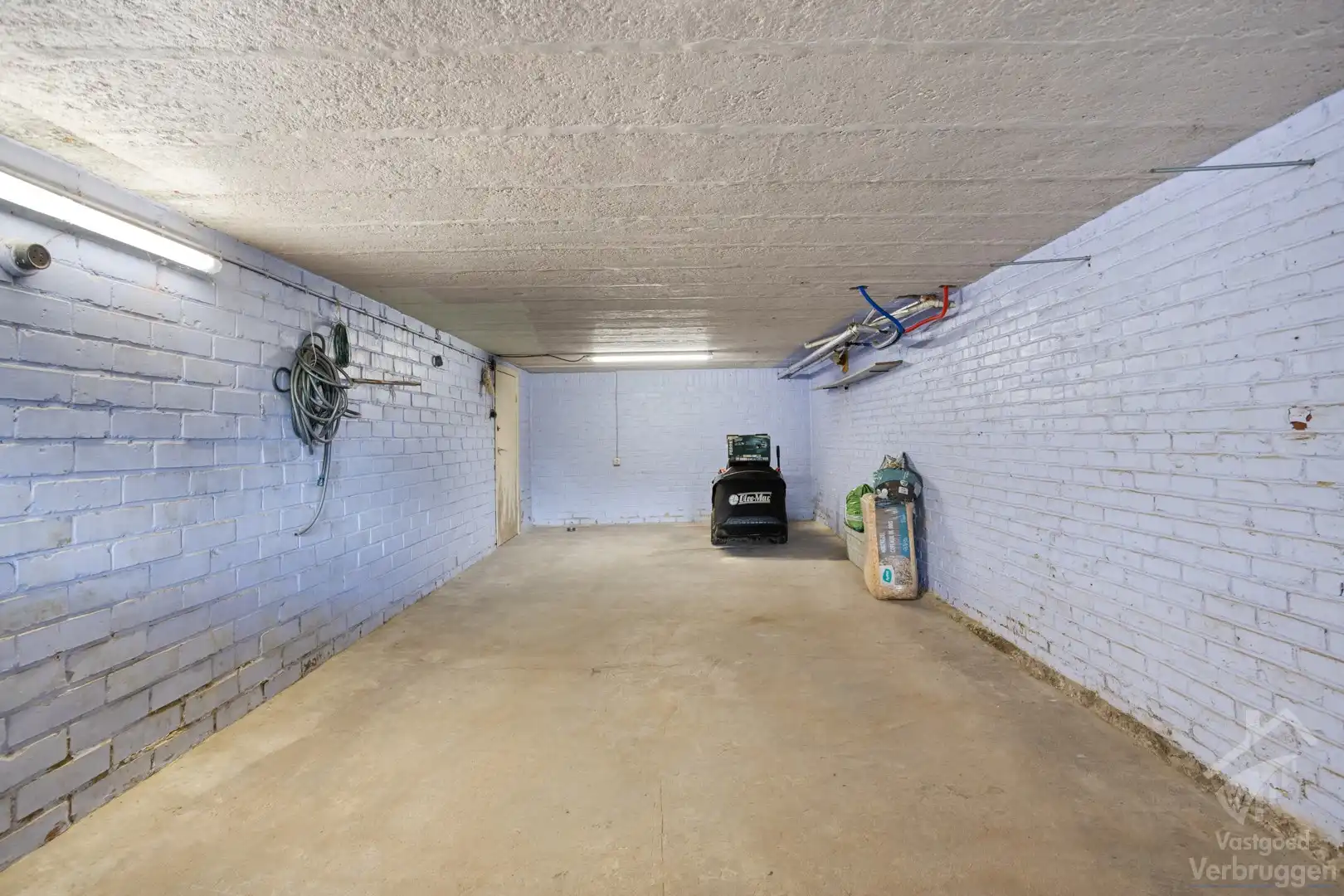 Volledig onderkelderde bungalow te koop op groot perceel foto 16