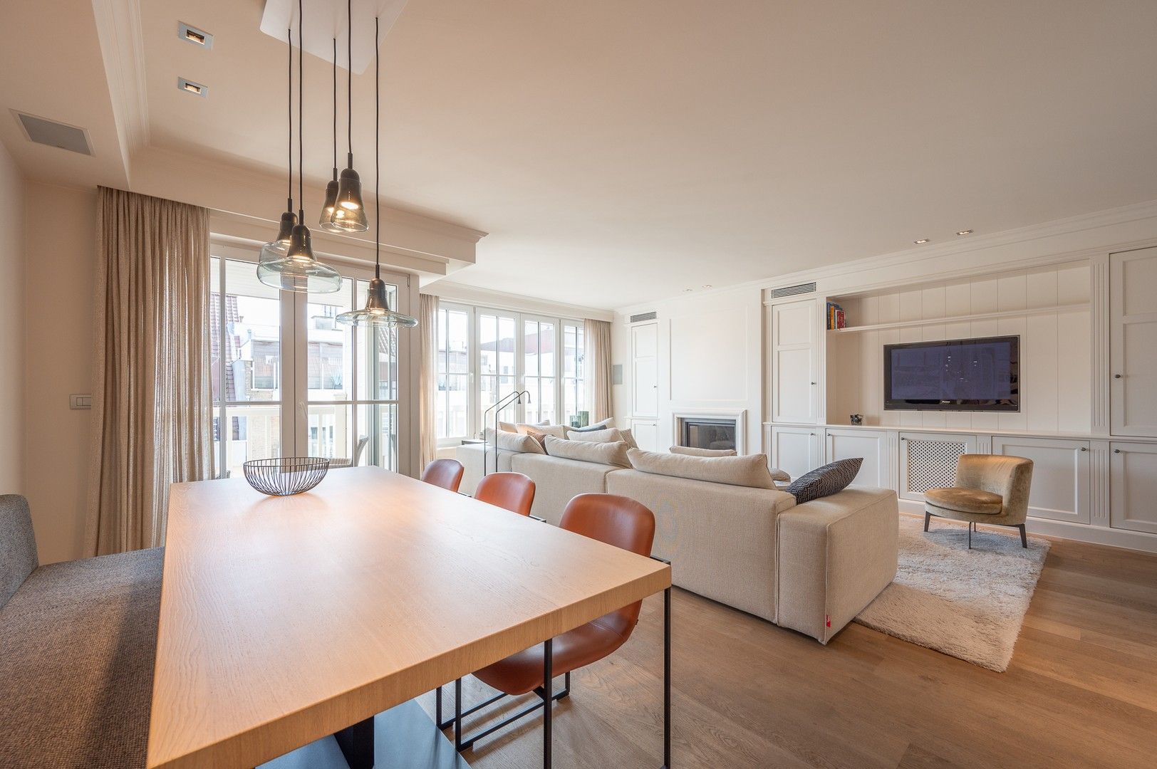 Prachtig ruim appartement met 3 slaapkamers en op wandelafstand van het strand en de zee. foto {{pictureIndex}}