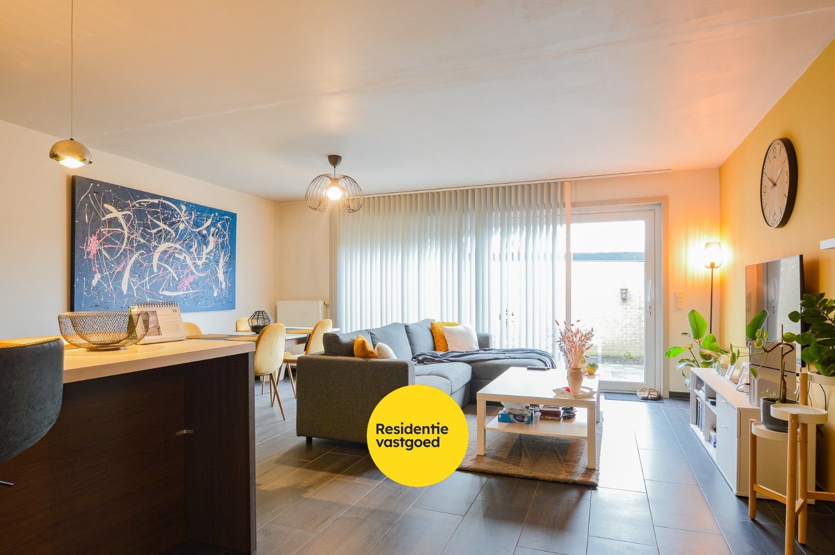 Modern appartement met koer/terras en garagebox in Bekegem foto {{pictureIndex}}