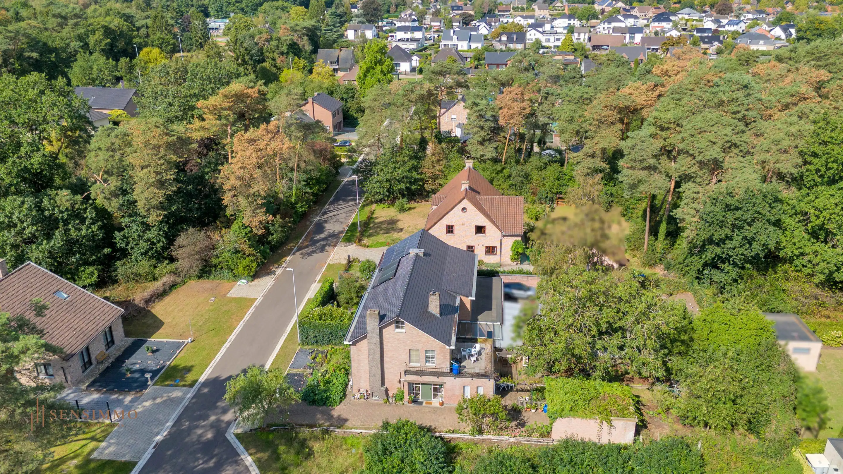 RUIME HALFOPEN WONING MET 4 SLAAPKAMERS OP RUSTIGE LIGGING foto 2