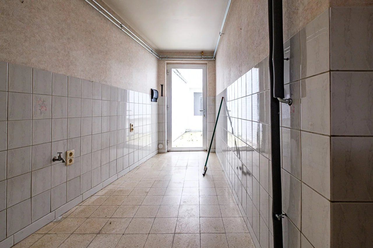Te renoveren handelsruimte met woonst op toplocatie foto 9