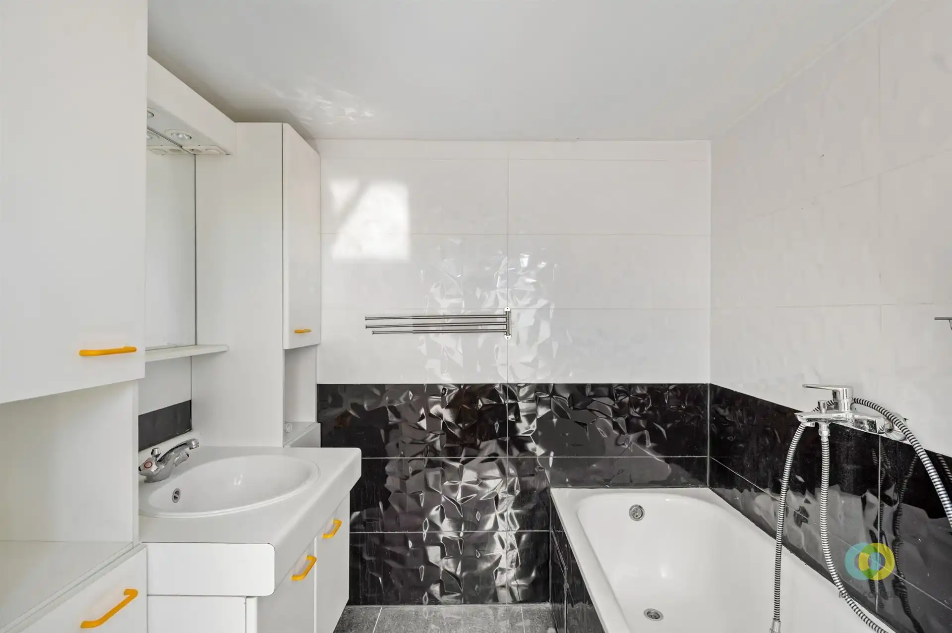 Huis met koer en drie slaapkamers mogelijk foto 5