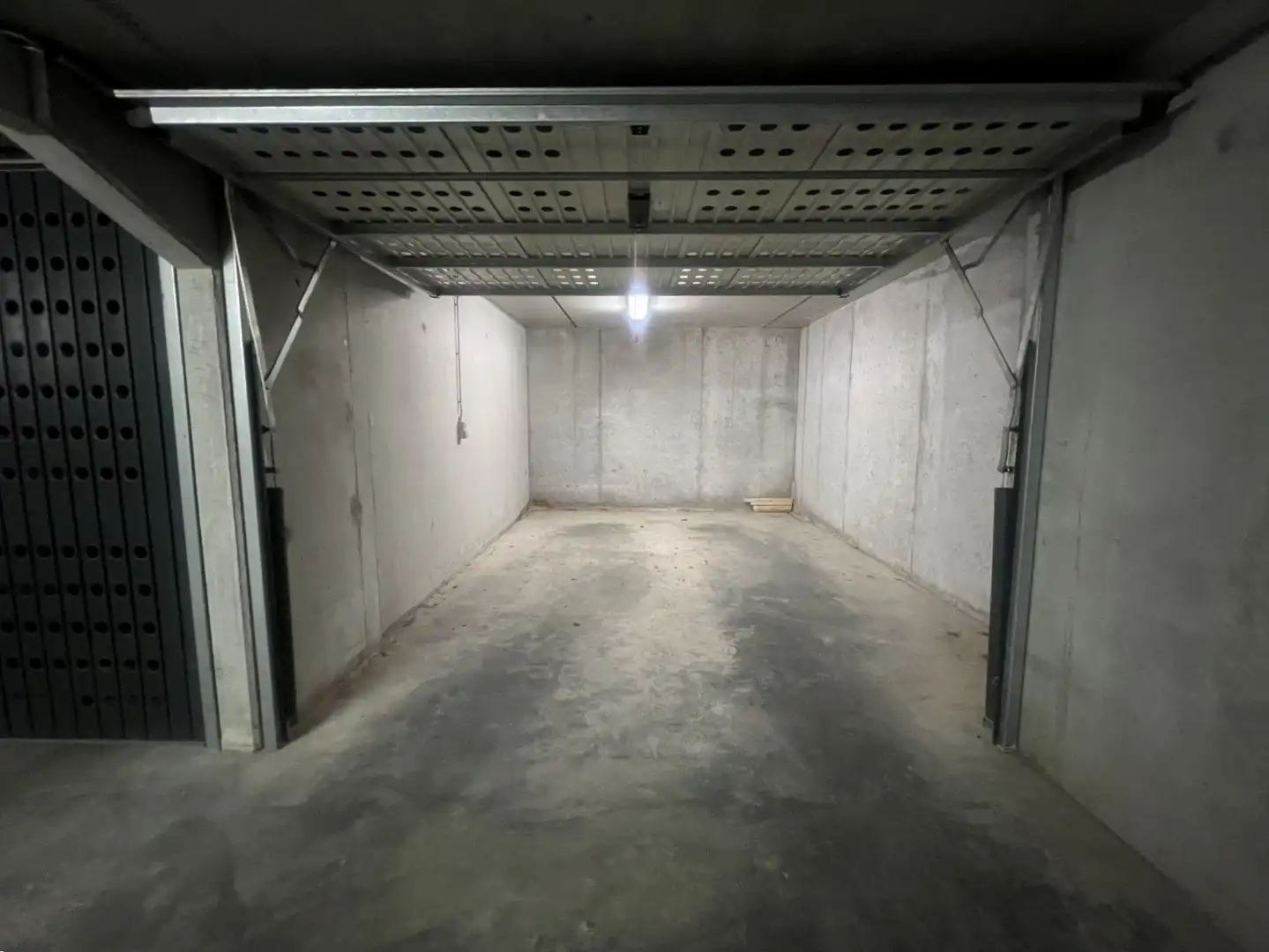 Gesloten garagebox centraal gelegen in het Zoute foto 5