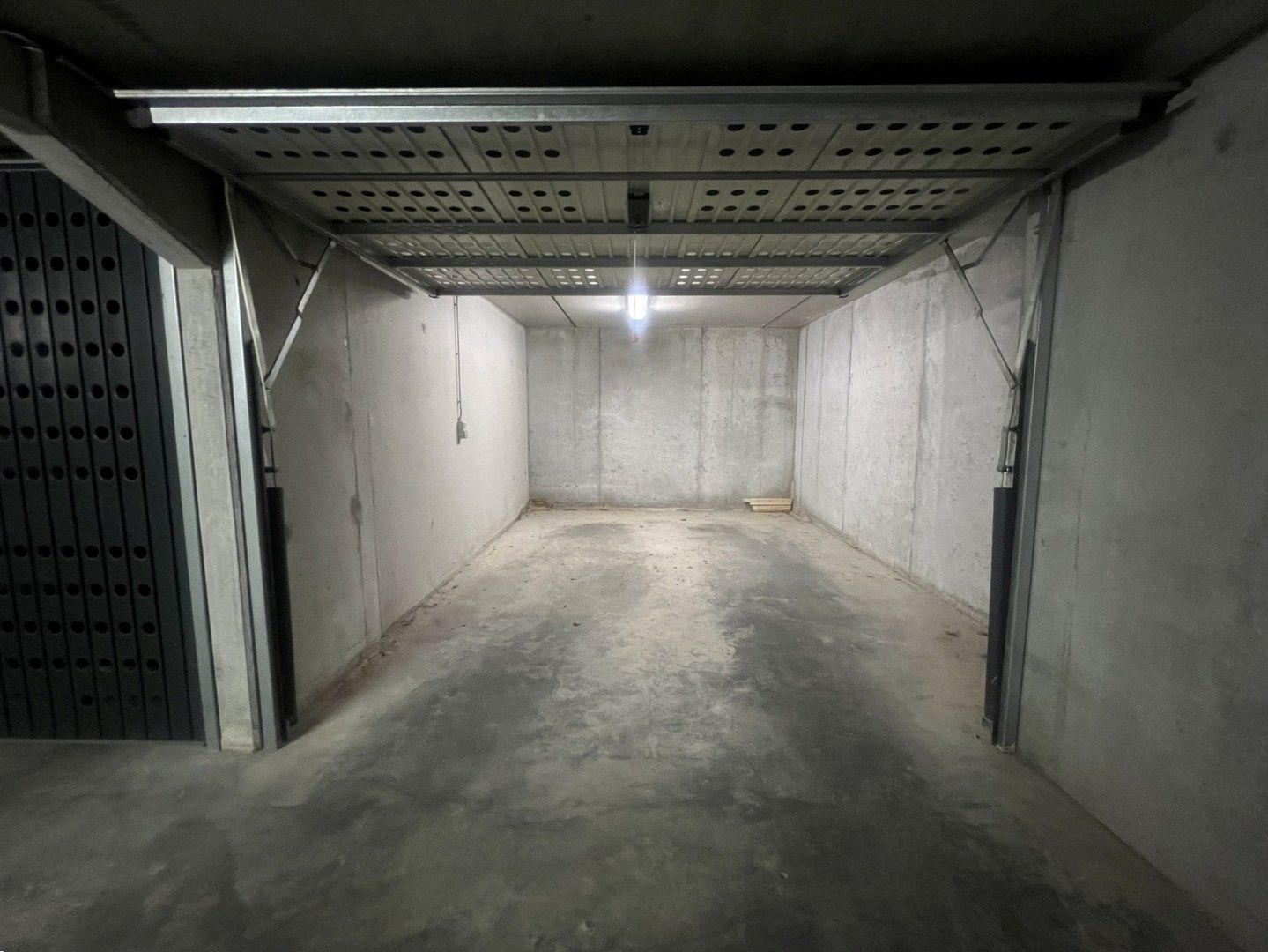 Gesloten garagebox centraal gelegen in het Zoute foto 5