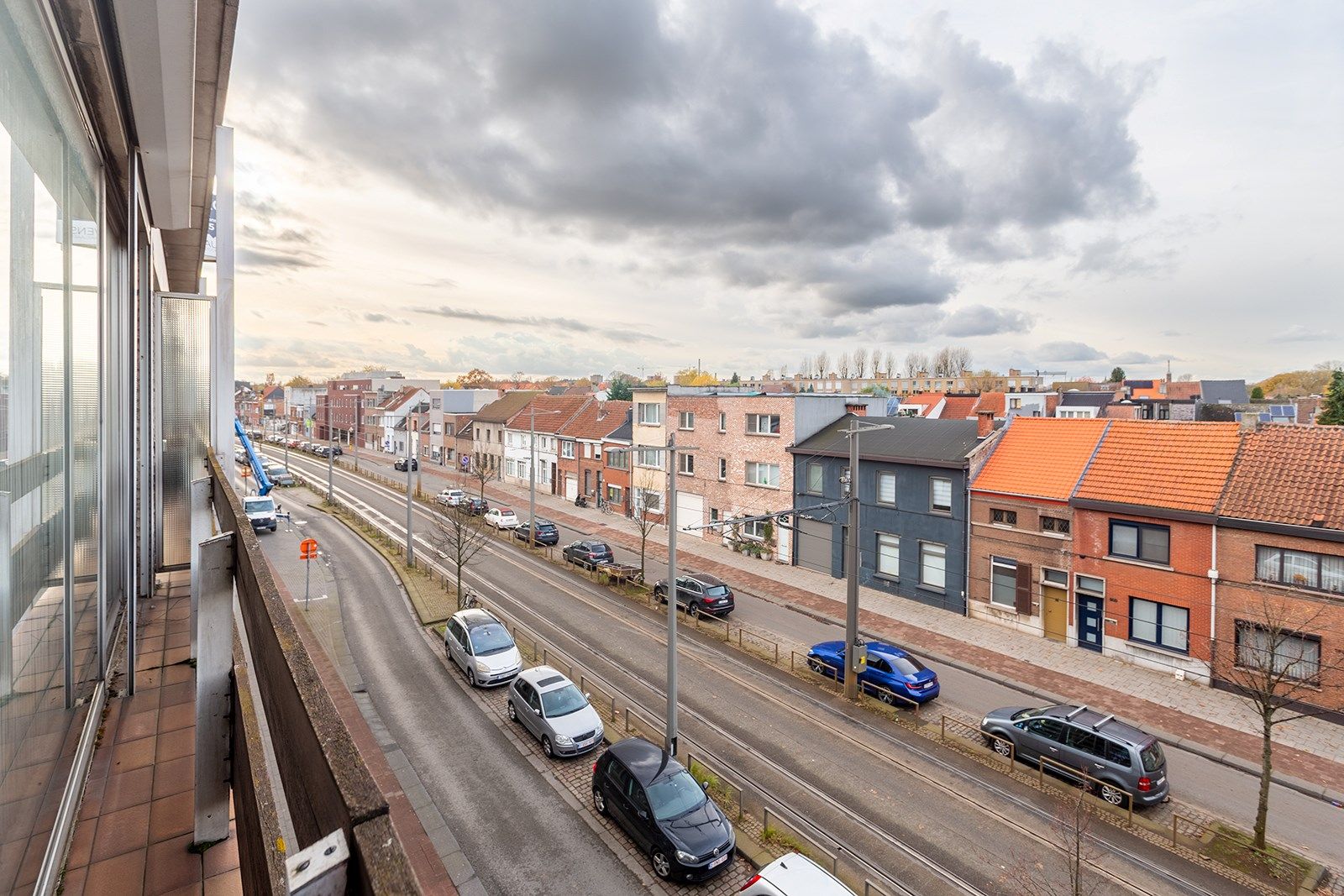 Op te frissen, ruim en lichtrijk appartement met 2/3 slaapkamers foto 6