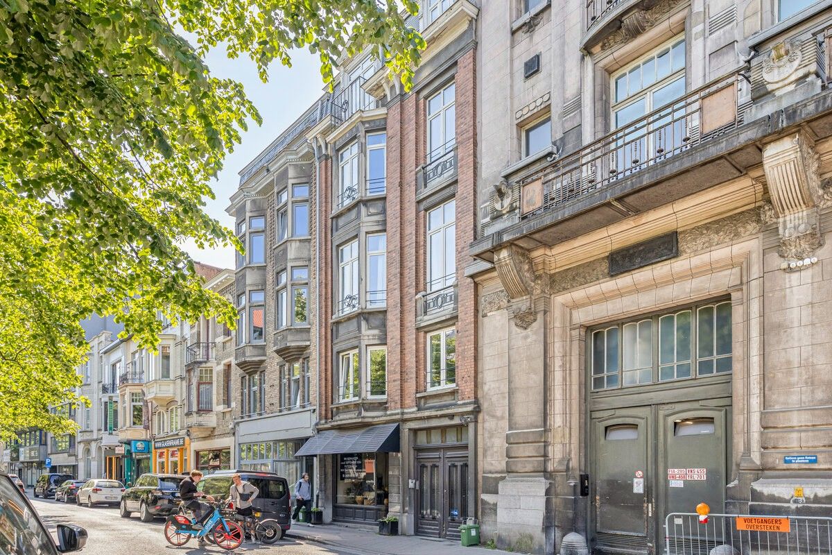 Vernieuwd 1-slaapkamerappartement aan het Sint-Pietersstation foto {{pictureIndex}}