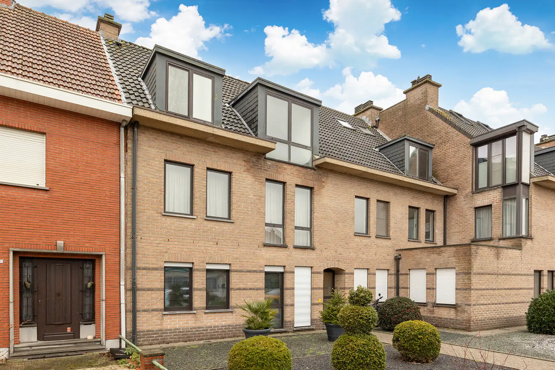 2 slaapkamer-appartement met 2 garages nabij centrum van Stabroek-Putte! foto {{pictureIndex}}