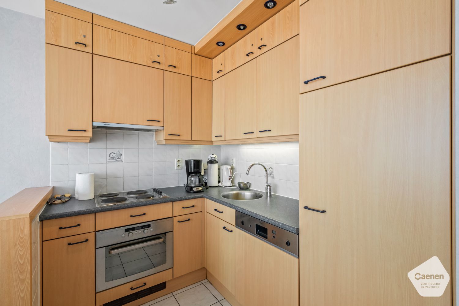 Zongericht twee slaapkamer appartement op een zucht van de Zeedijk foto 5