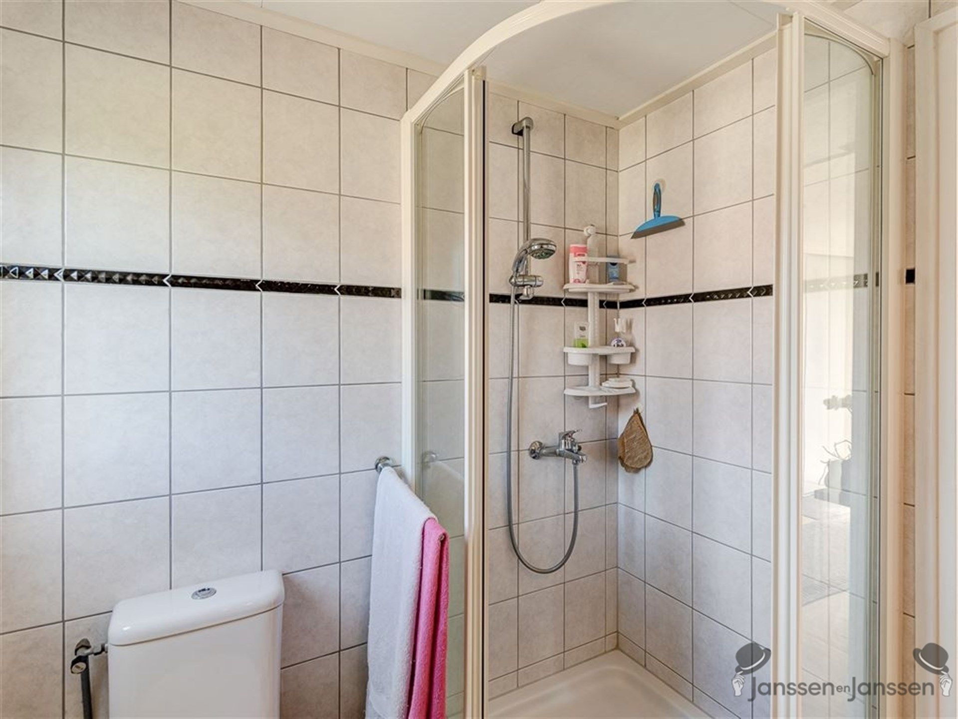 Rustig gelegen bungalow met tuintje - permanente bewoning toegestaan! foto 7