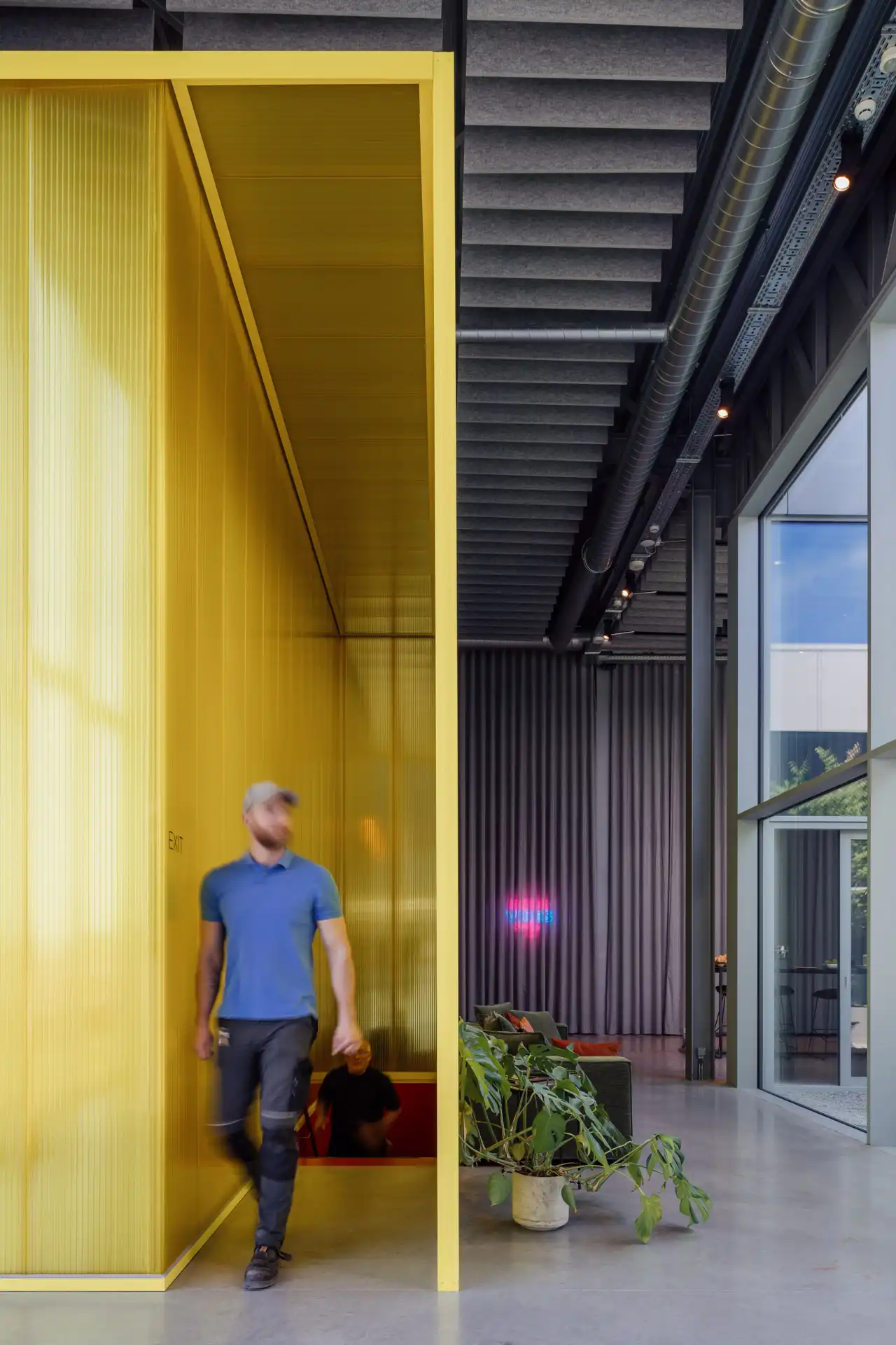 Prachtig bedrijfsgebouw in Zwevegem wegens verhuis foto 6