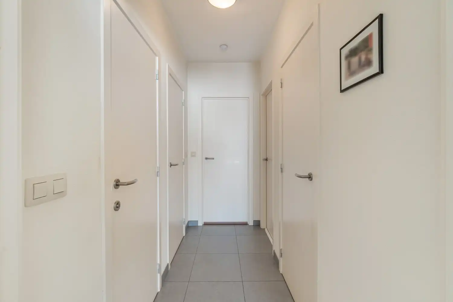 Goed onderhouden gelijkvloersappartement met 2 slaapkamers, ondergrondse autostaanplaats en kelder te Linden ! foto 7