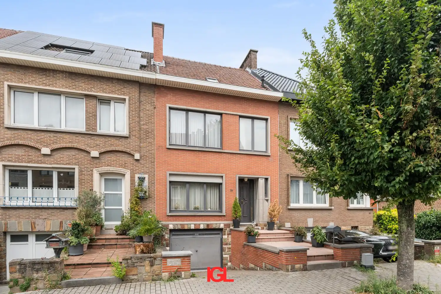 Ruime gezinswoning met 2 slaapkamers, tuin, garage en uitbreidingsmogelijkheden foto {{pictureIndex}}