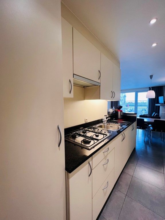 Volledig gerenoveerd, gemeubeld appartement met 2 slaapkamers foto 8