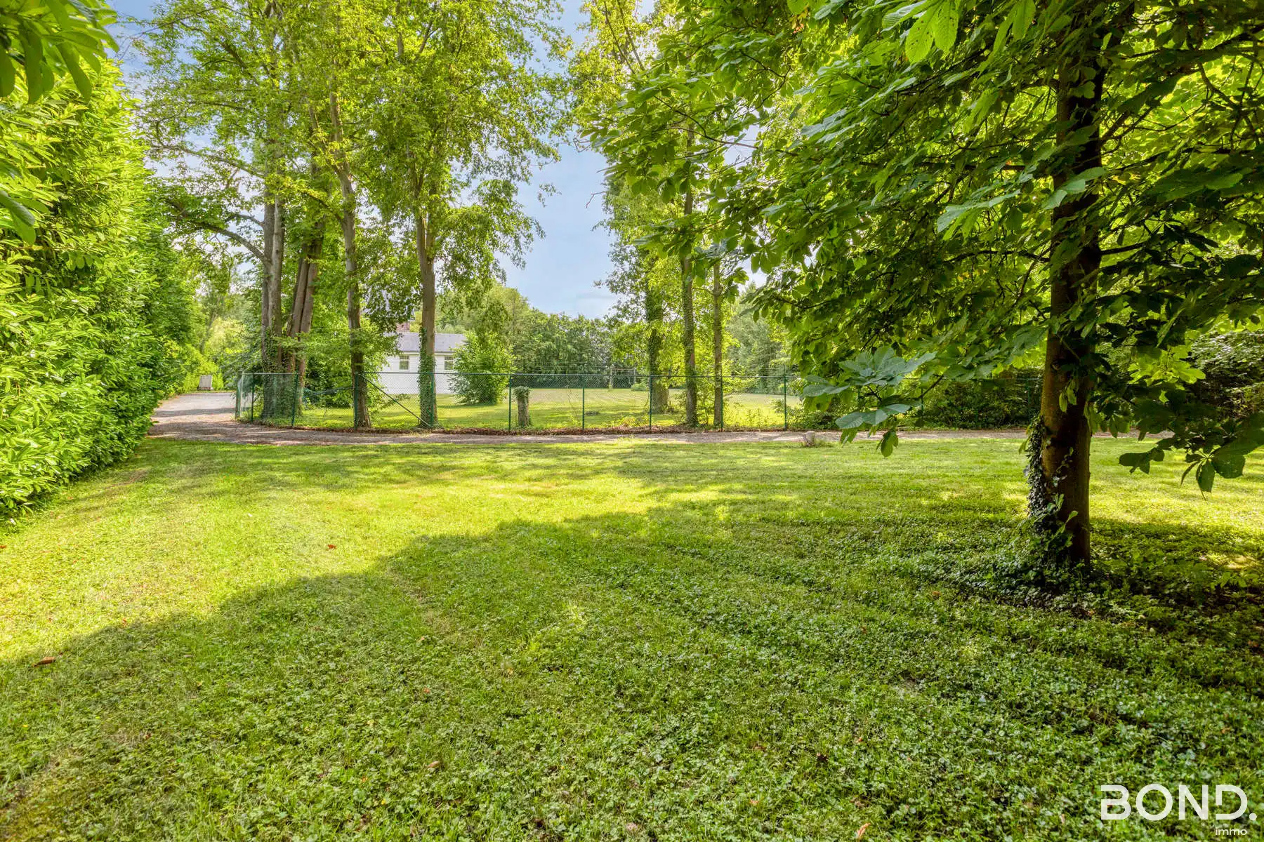 Villa op privédomein van +/- 1,7 hectare foto 39