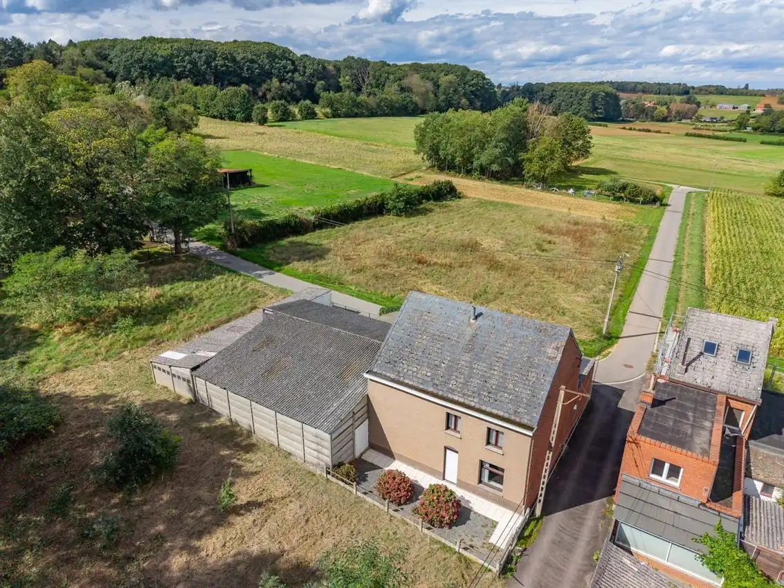 Te renoveren boerderij met 2 weides (45a en 21a) en ruime hangaar foto 25