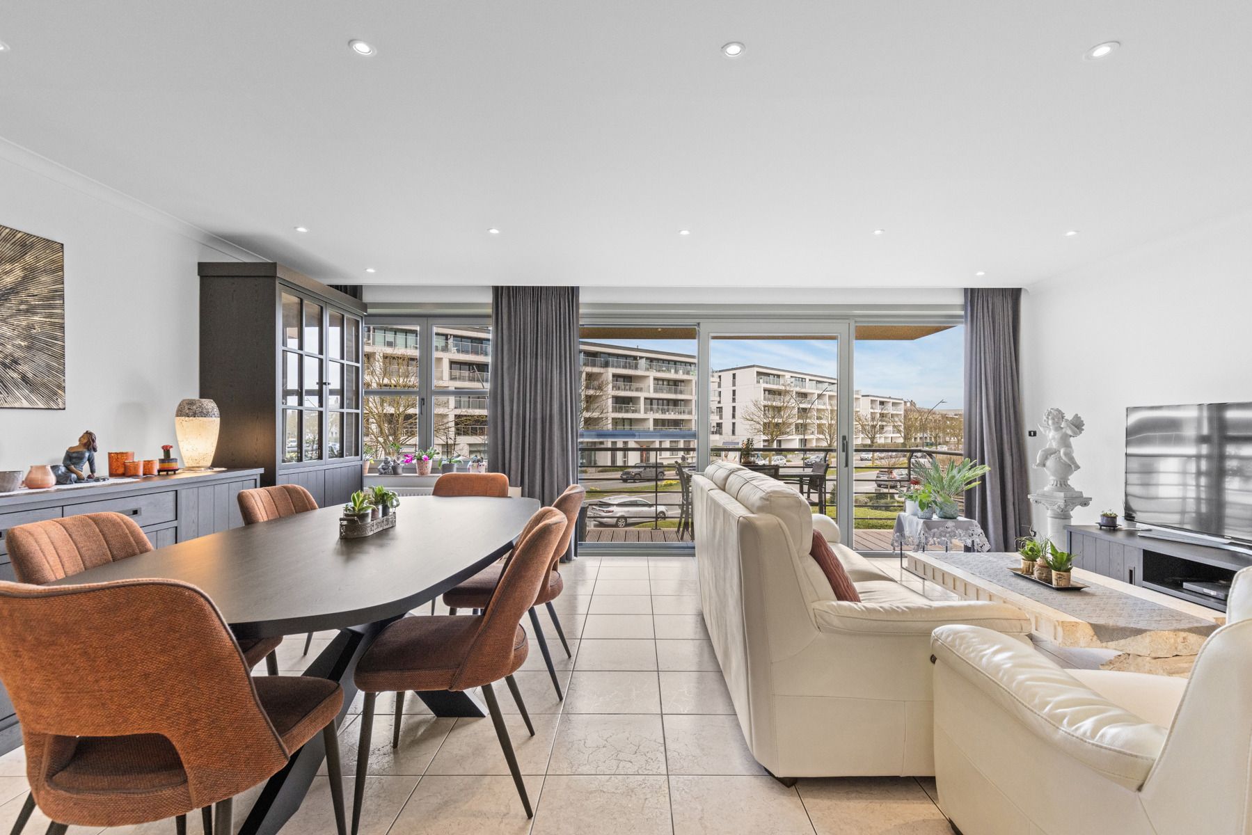 Ruim en lichtrijk appartement te koop in Oostende foto 3