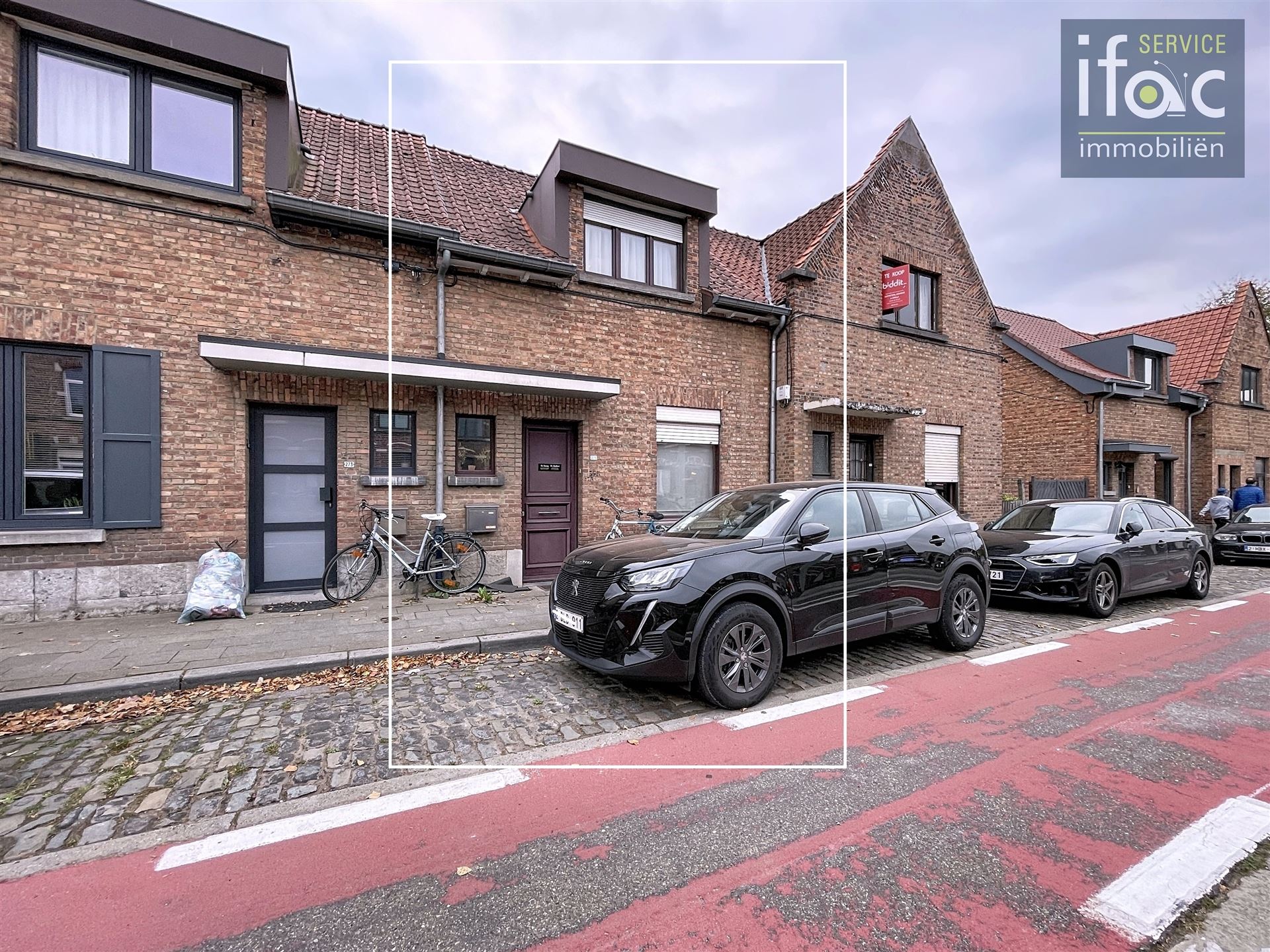 Rijwoning met tuin  foto {{pictureIndex}}