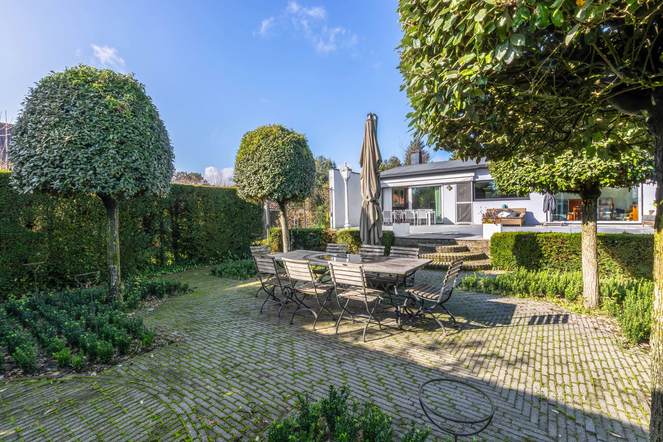 Split level woning op perceel van 2.232m² met veel privacy foto 24