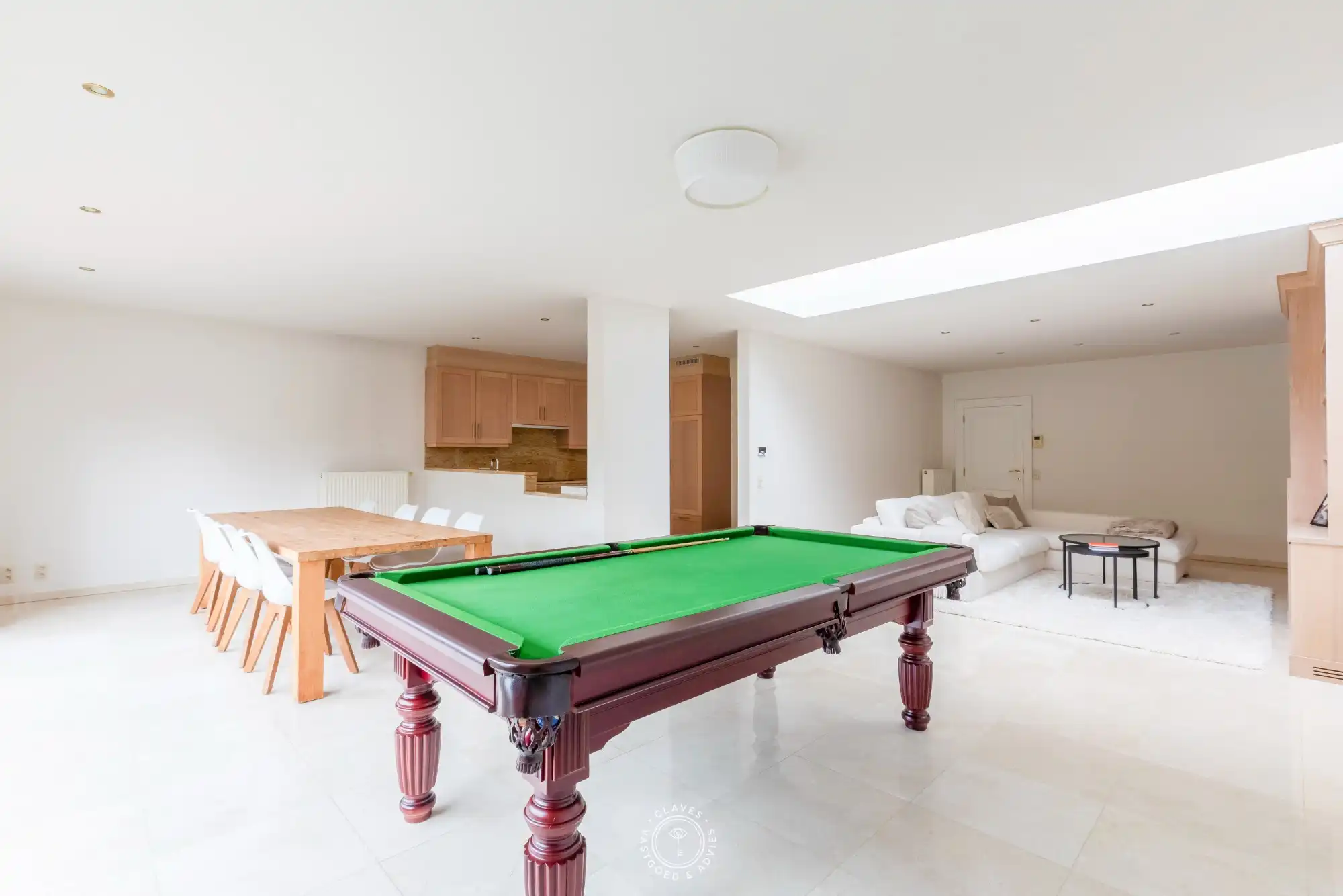 Kwalitatief appartement met inpandige garage én ruim terras foto {{pictureIndex}}