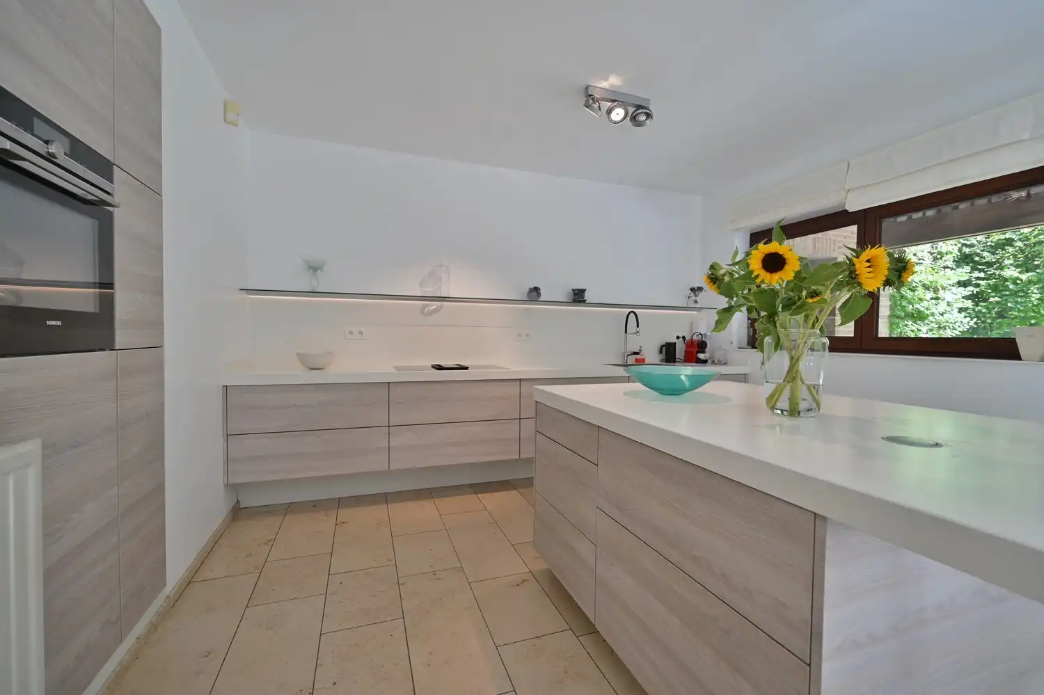 Royale woning van maar liefst 400 m² met ruime praktijk in een groene, bereikbare omgeving te Zutendaal foto 9